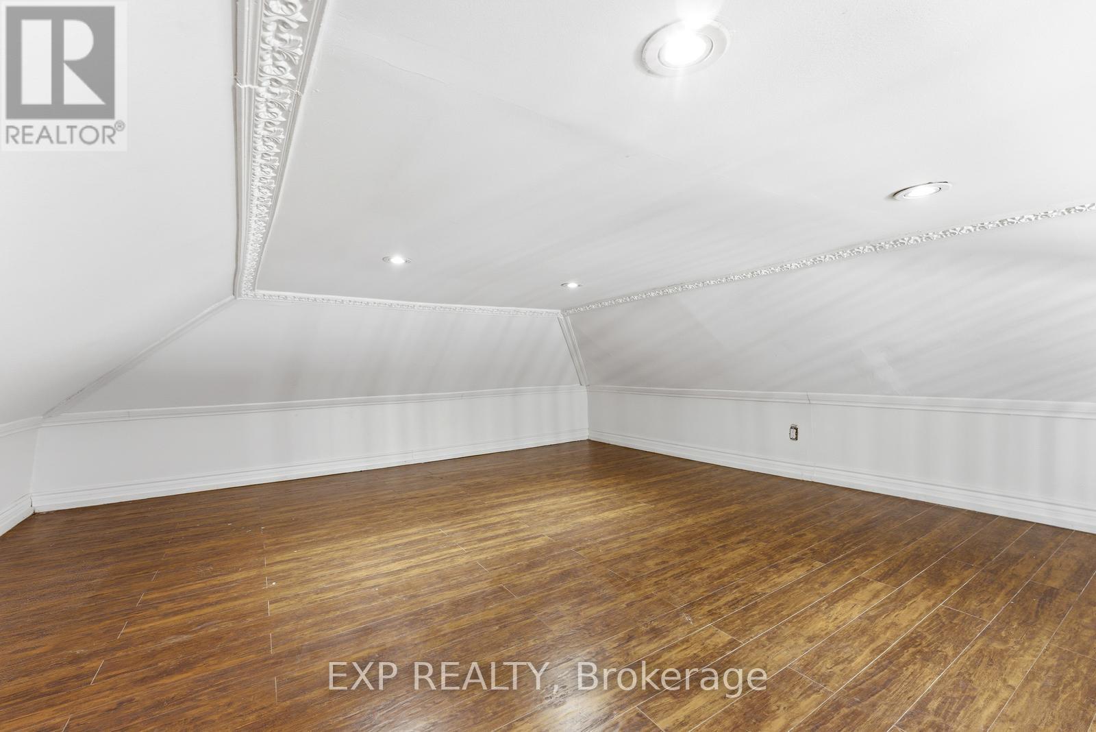 32 Victoria Boulevard, Toronto, Ontario  M6M 2C1 - Photo 20 - W12900290