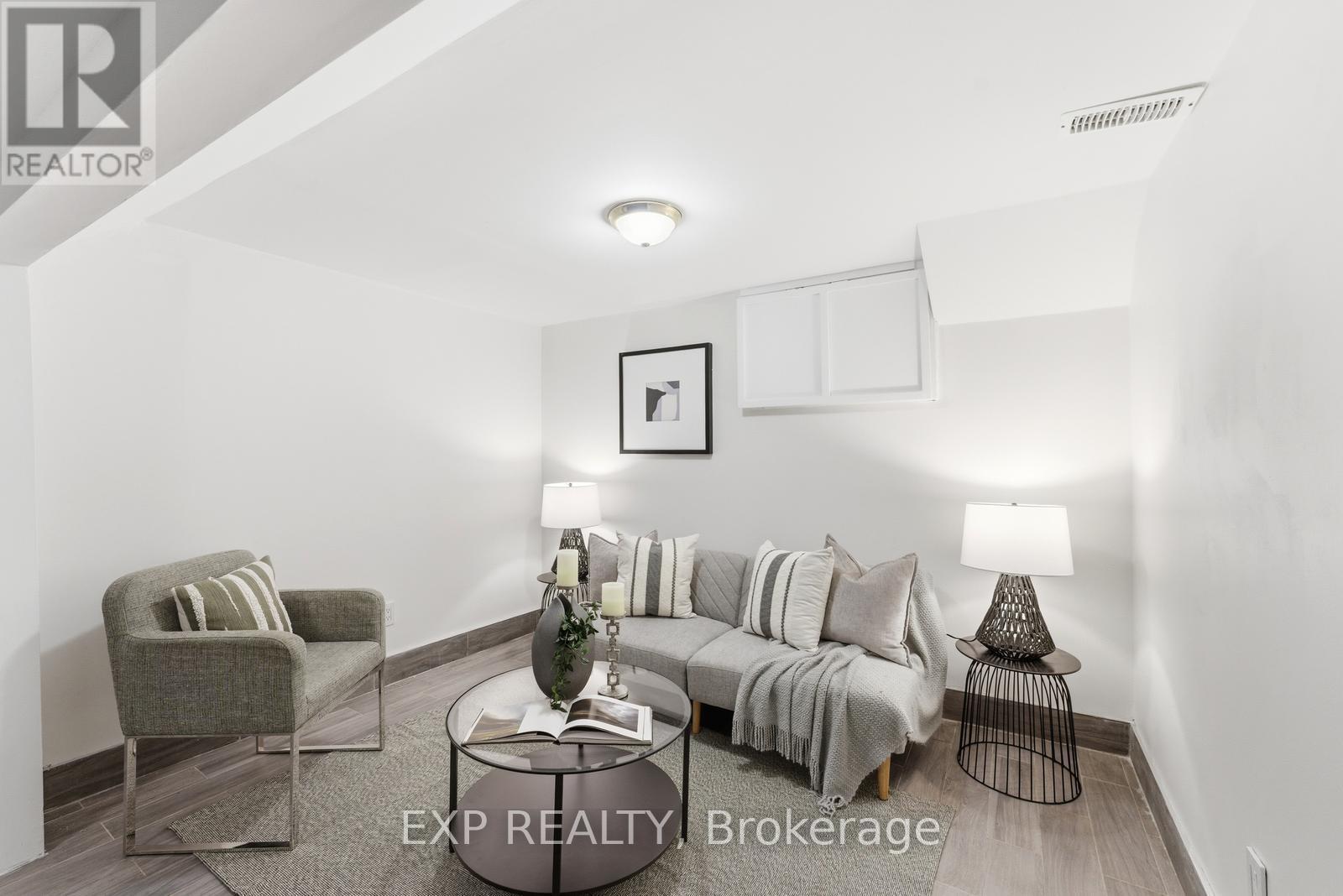 32 Victoria Boulevard, Toronto, Ontario  M6M 2C1 - Photo 24 - W12900290