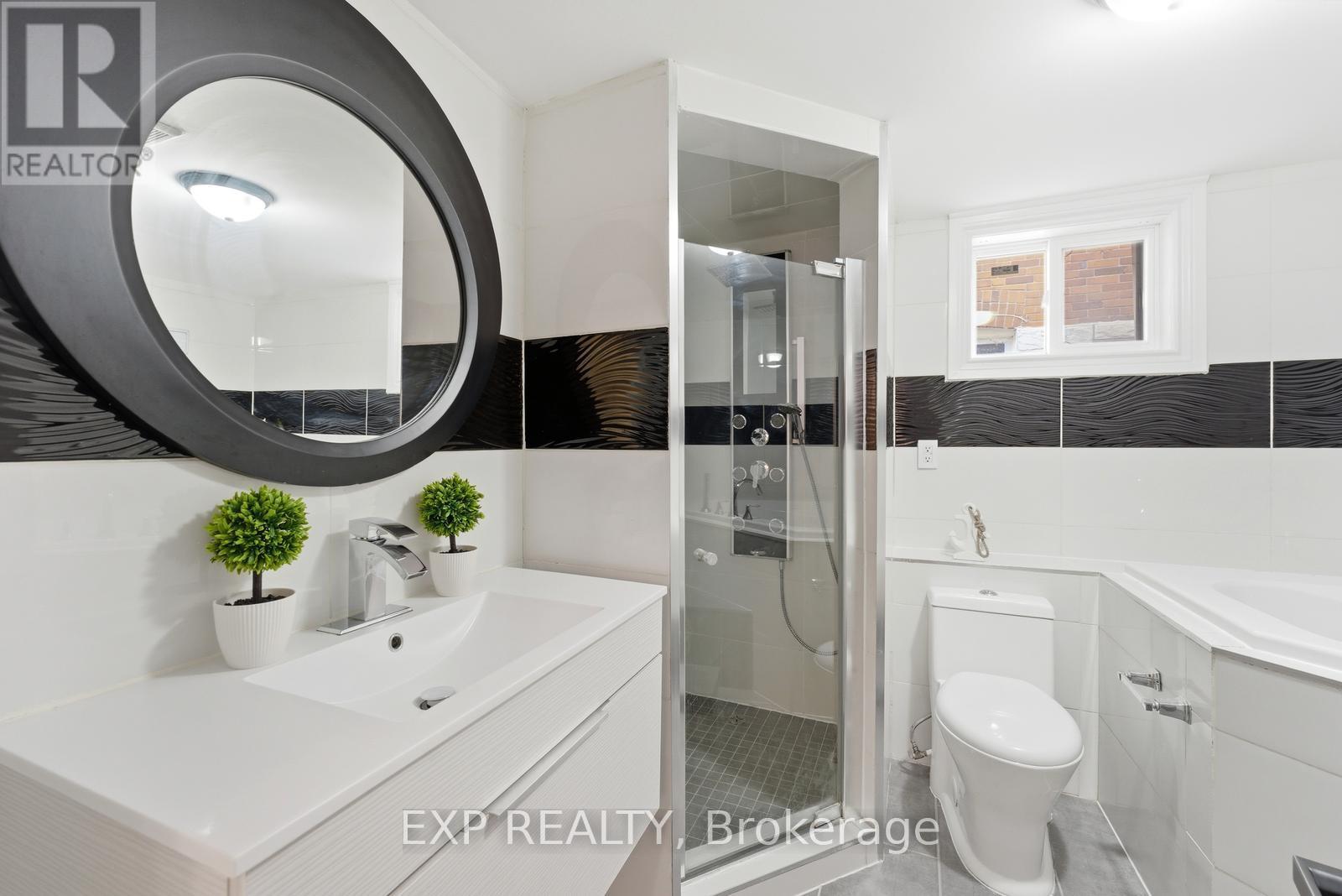 32 Victoria Boulevard, Toronto, Ontario  M6M 2C1 - Photo 29 - W12900290