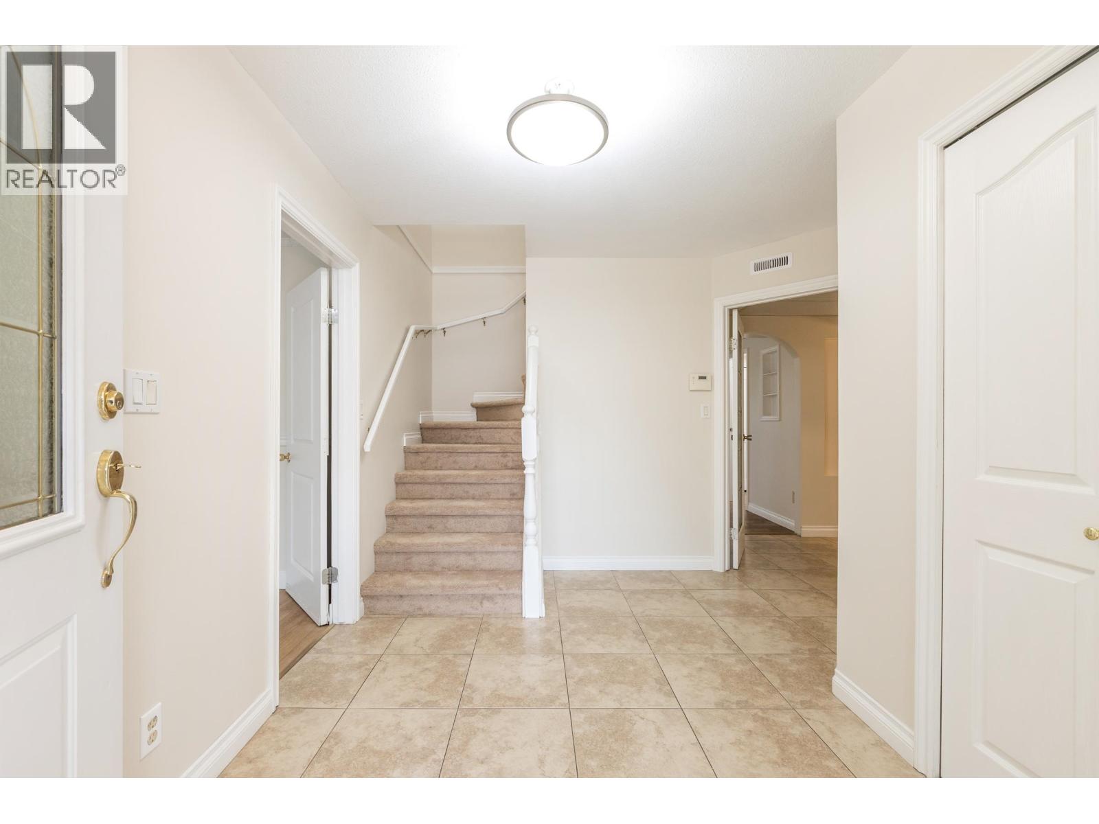 12533 223 Street, Maple Ridge, British Columbia  V2X 5Y8 - Photo 2 - R3100530