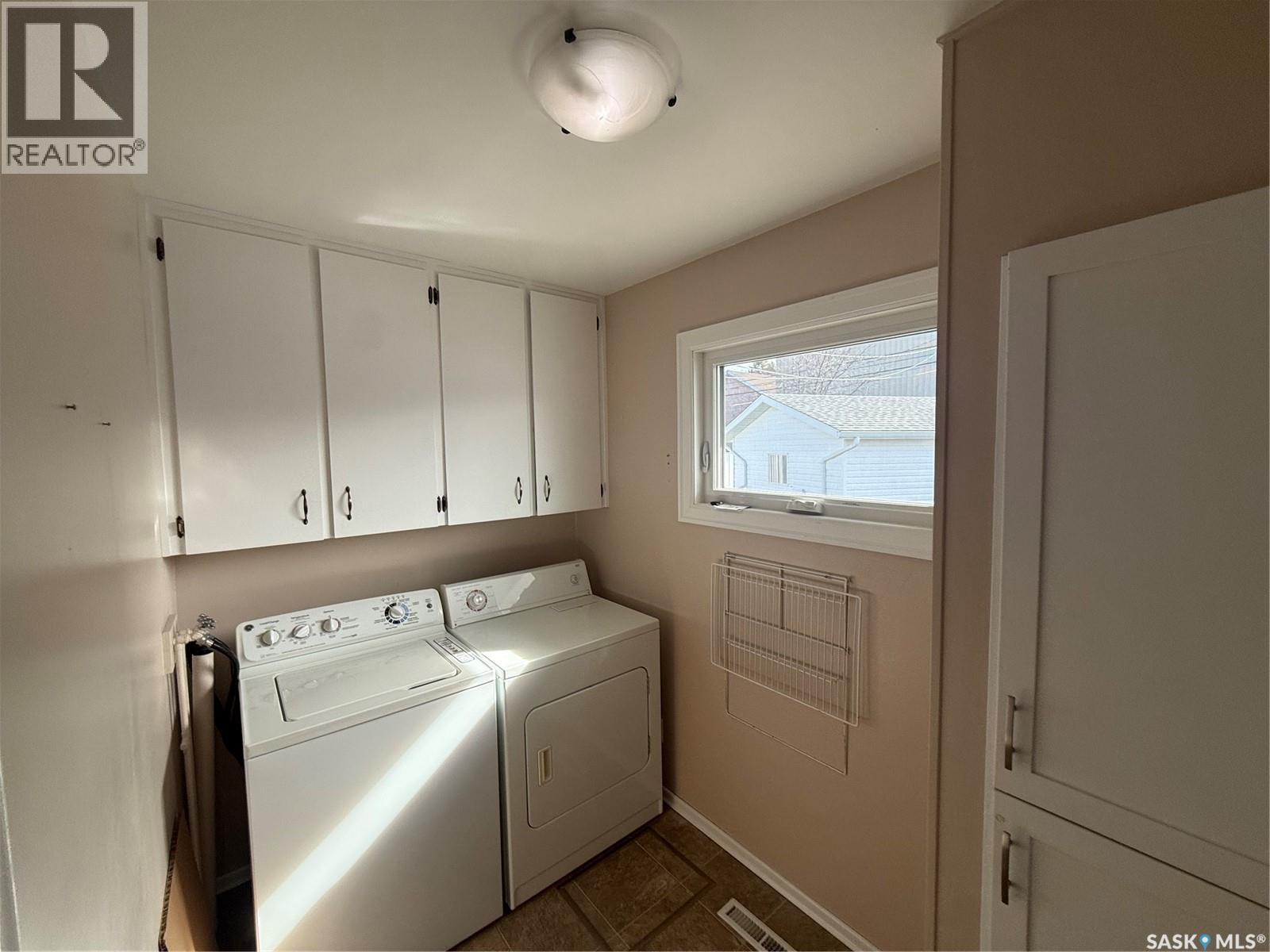 302 3rd Avenue E, Assiniboia, Saskatchewan  S0H 0B0 - Photo 12 - SK030778