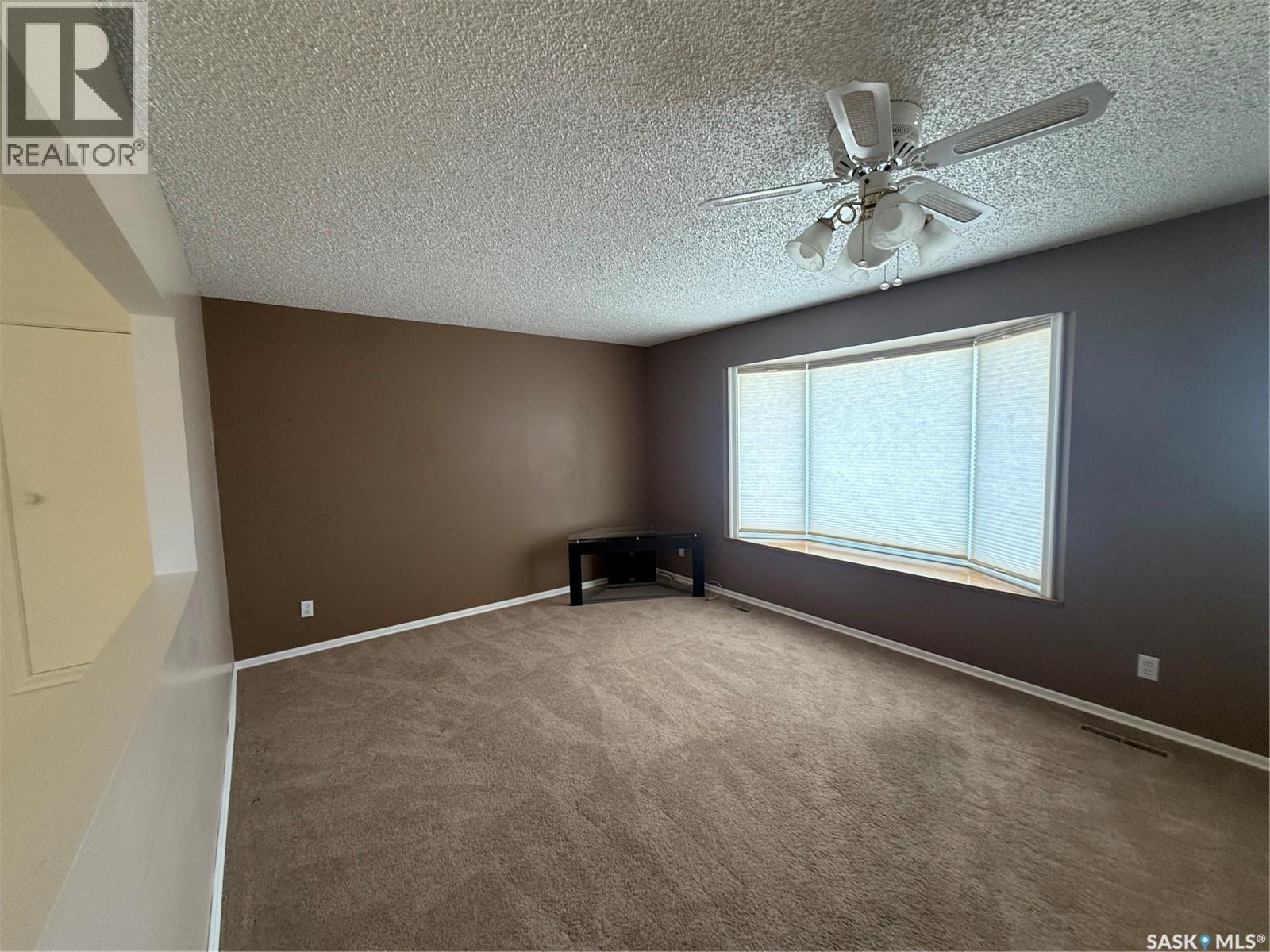 302 3rd Avenue E, Assiniboia, Saskatchewan  S0H 0B0 - Photo 6 - SK030778
