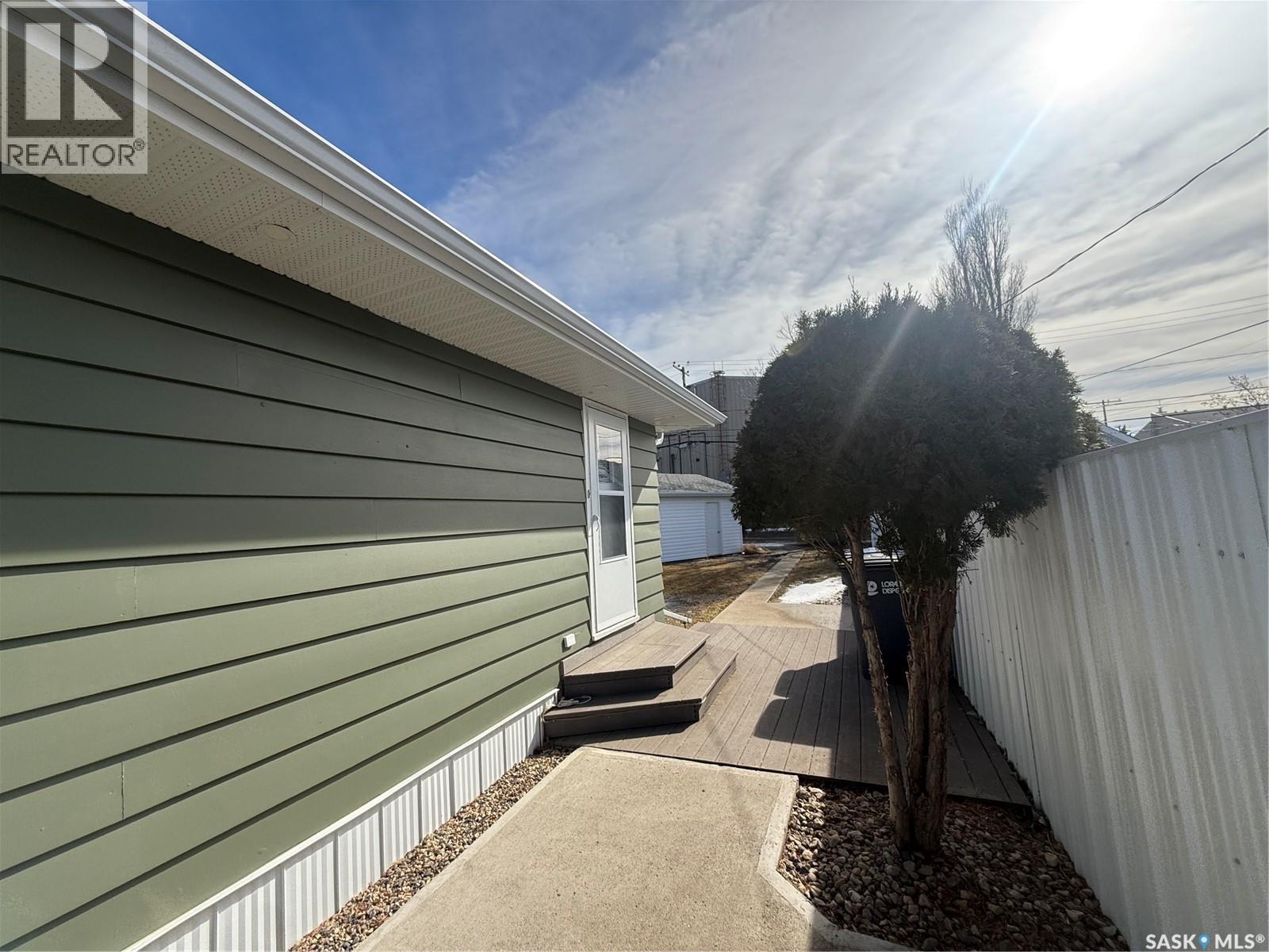 302 3rd Avenue E, Assiniboia, Saskatchewan  S0H 0B0 - Photo 26 - SK030778