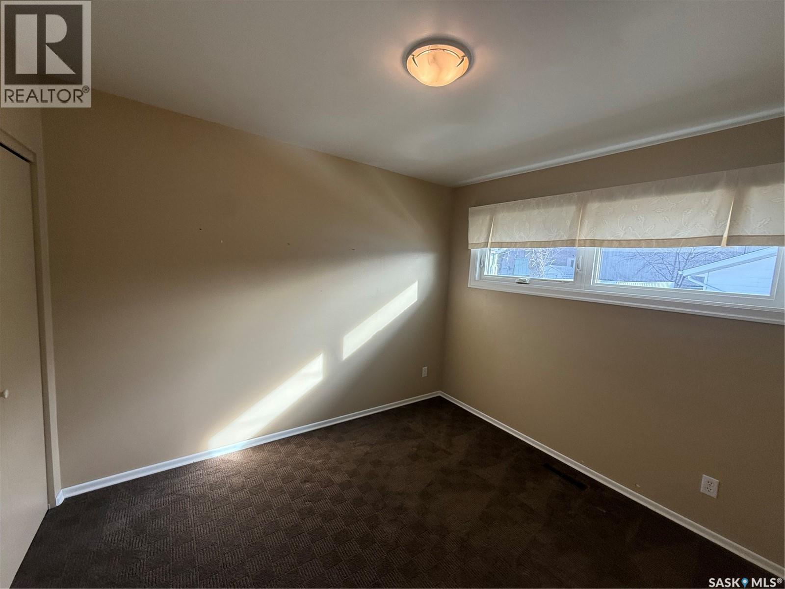 302 3rd Avenue E, Assiniboia, Saskatchewan  S0H 0B0 - Photo 10 - SK030778