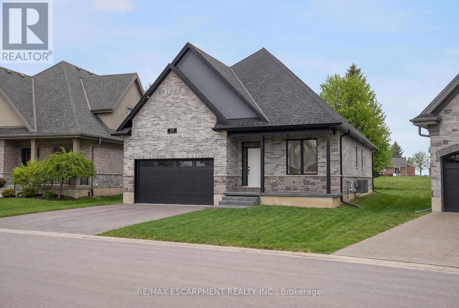 108 St. Michael's Street, Norfolk, Ontario  N4B 0A3 - Photo 2 - X12900204