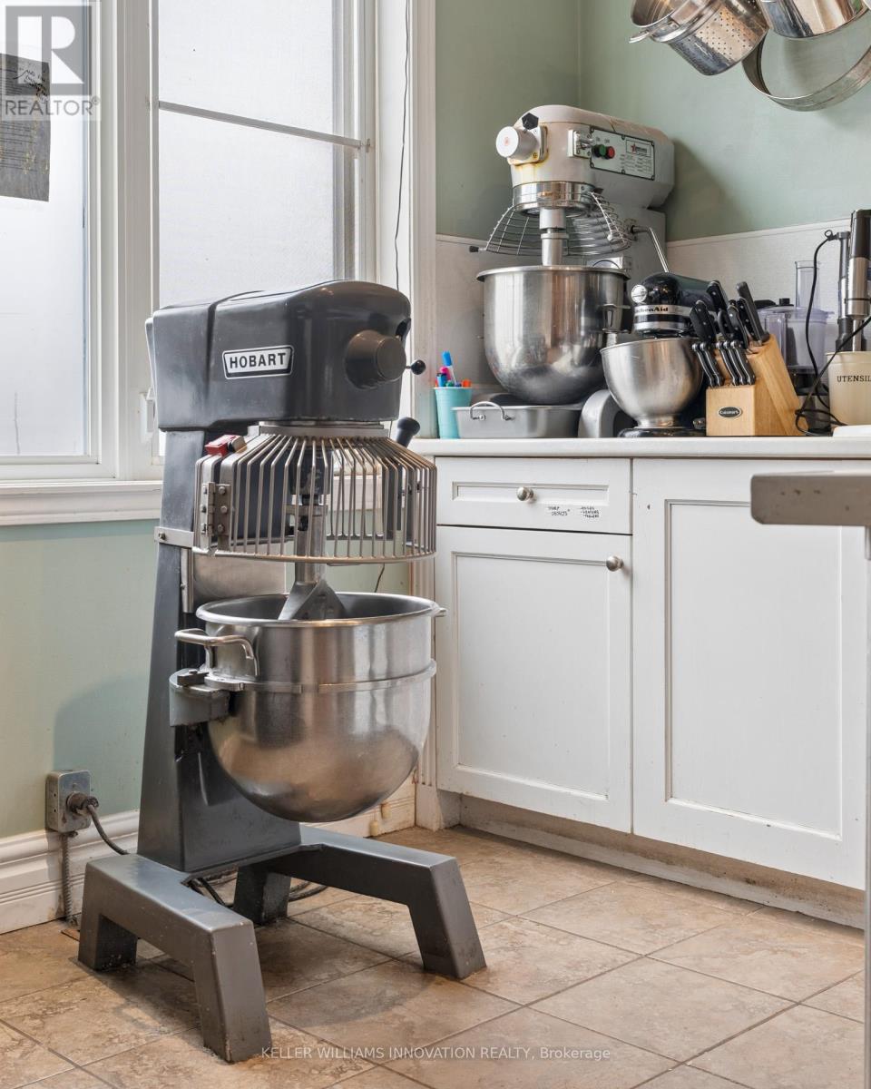 5 - 8 Regina Street N, Waterloo, Ontario  N2J 2Z8 - Photo 25 - X12900214