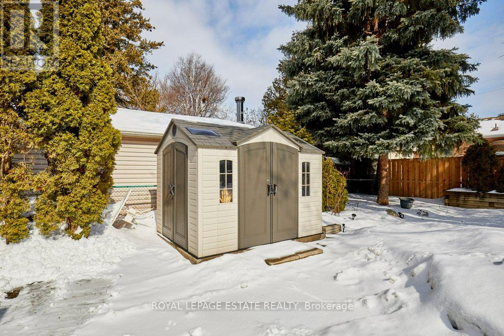 15 Squires Avenue, Toronto, Ontario  M4B 2R2 - Photo 37 - E12832778