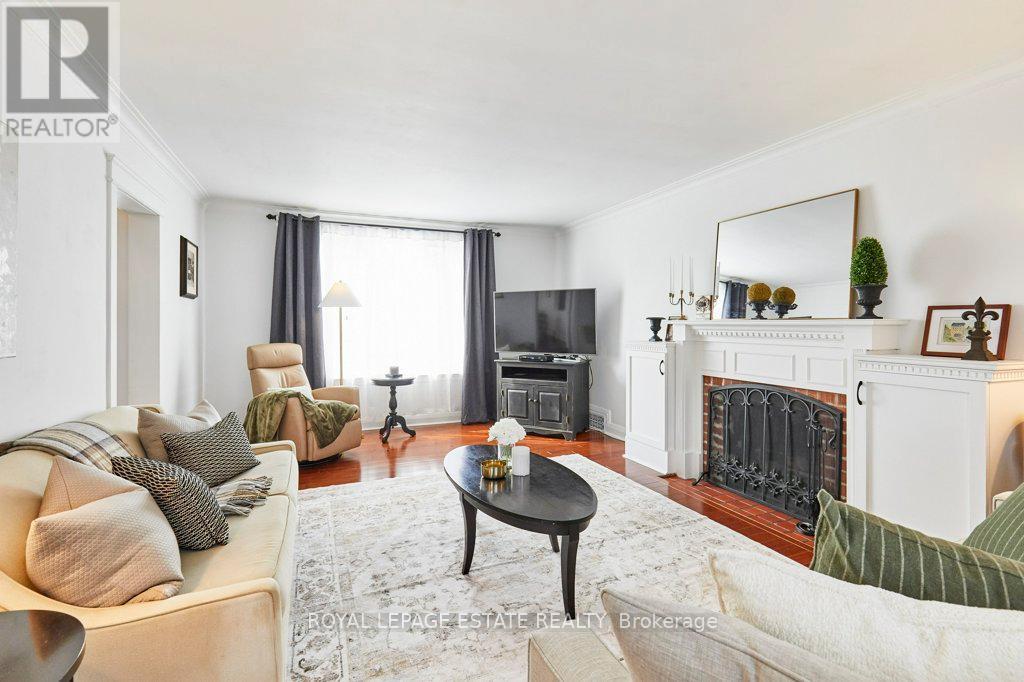 15 Squires Avenue, Toronto, Ontario  M4B 2R2 - Photo 5 - E12832778