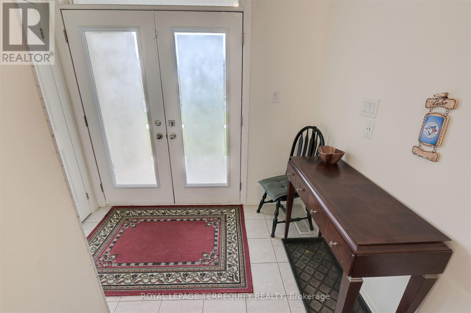 137 East Shore Drive, Clarington (Bowmanville), Ontario  L1C 1Z8 - Photo 4 - E12899648