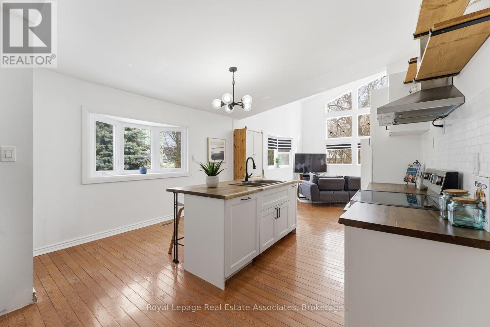 708 Montbeck Crescent, Mississauga, Ontario  L5G 1P3 - Photo 14 - W12848164