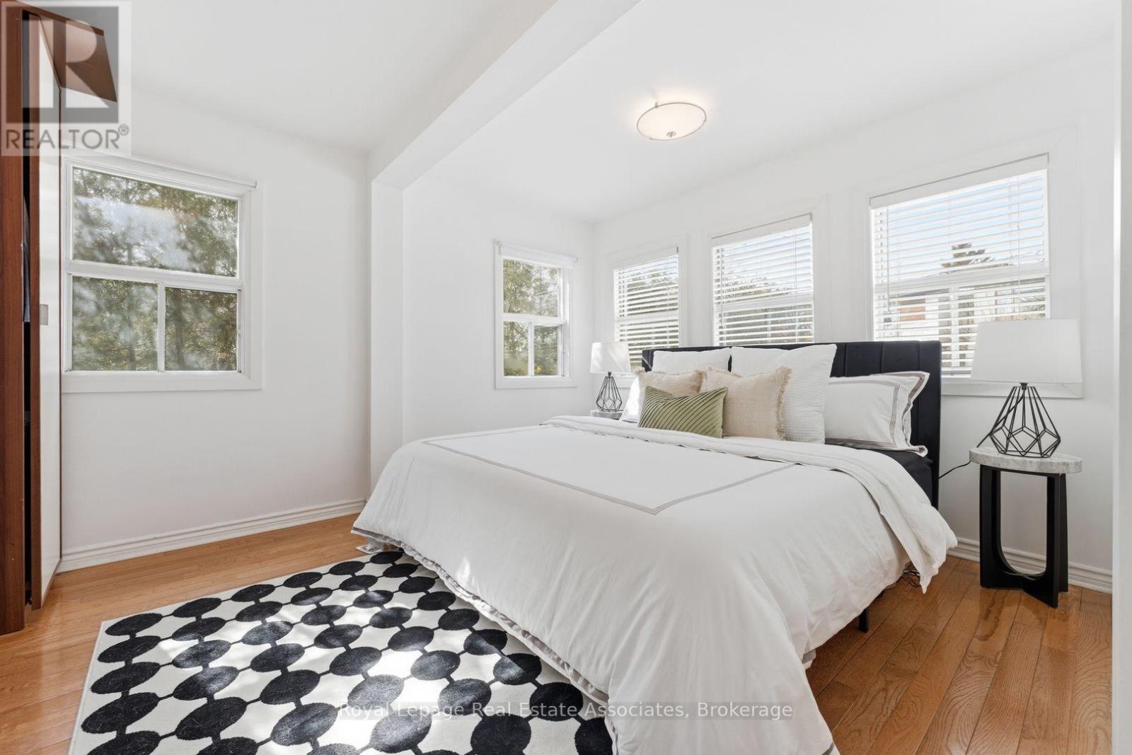 708 Montbeck Crescent, Mississauga, Ontario  L5G 1P3 - Photo 9 - W12848164