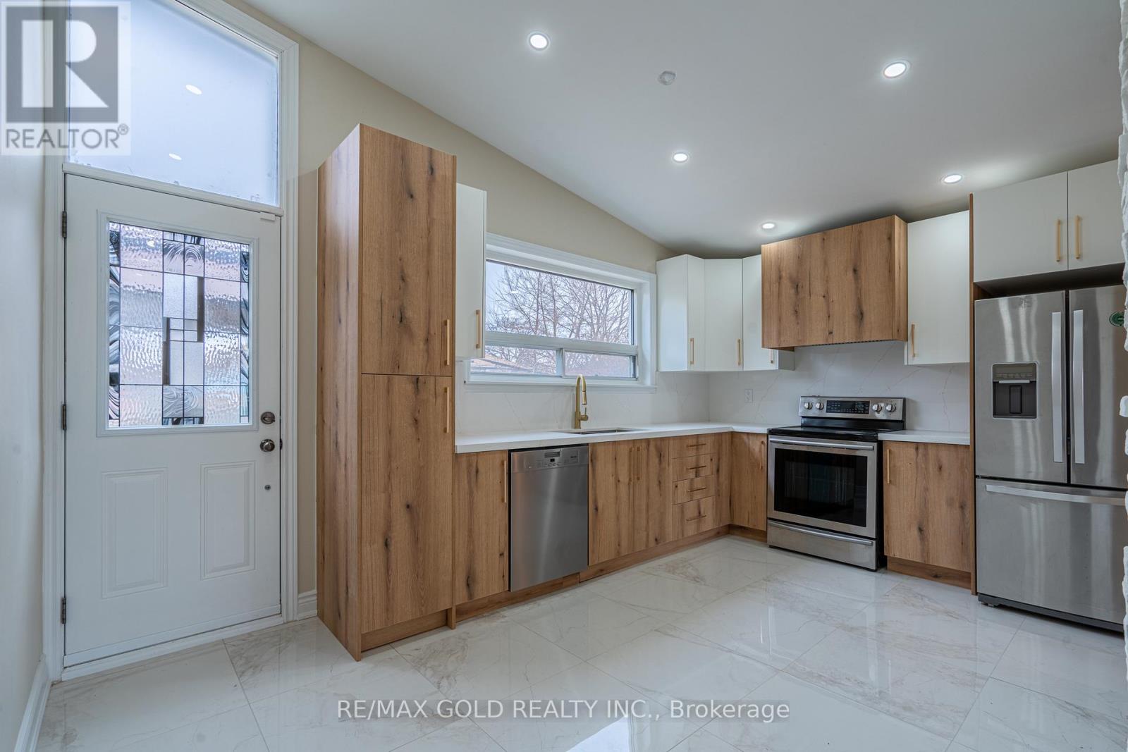 15 Athlone Avenue, Brampton, Ontario  L6T 2N5 - Photo 6 - W12895790