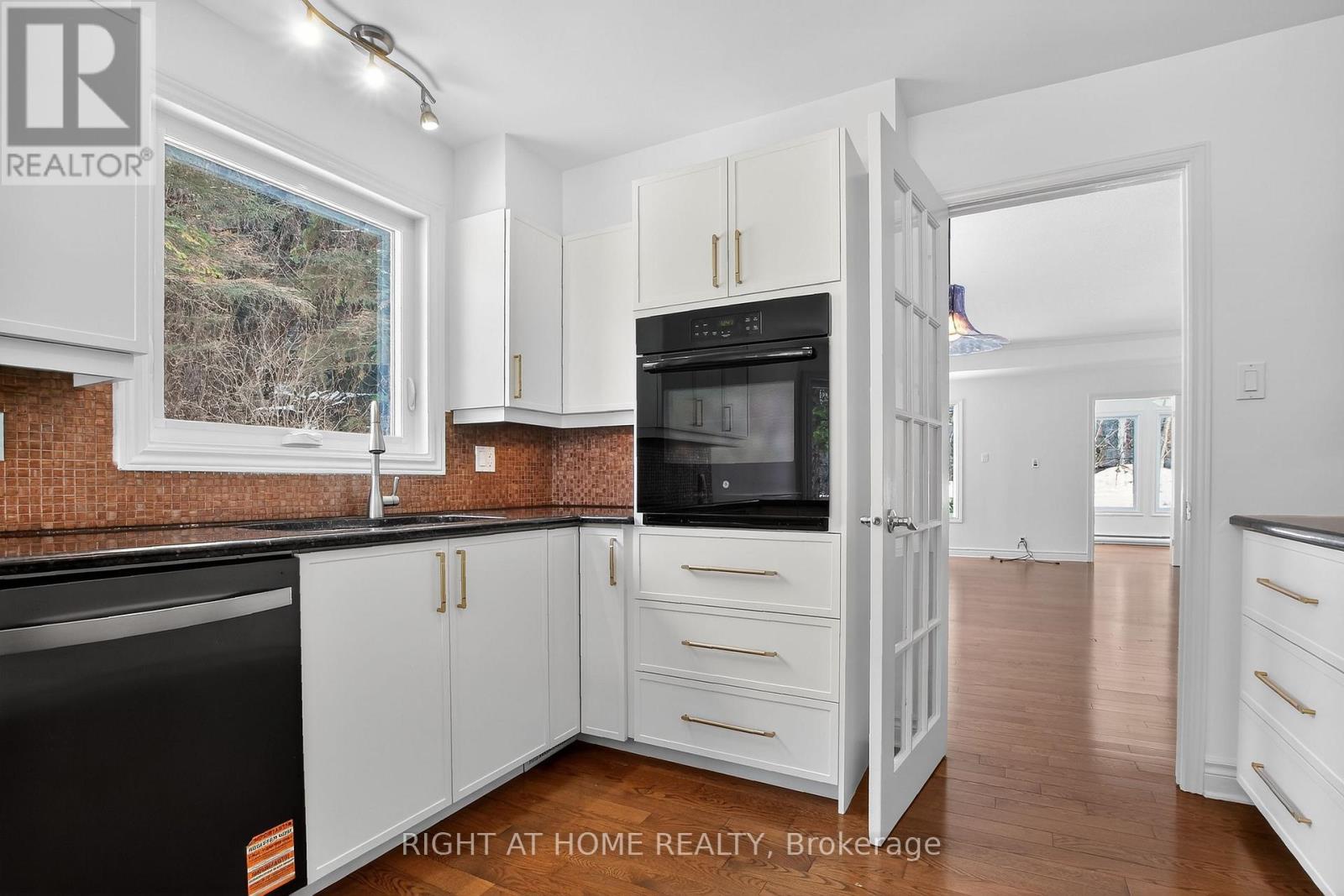 100 Darlington Private W, Ottawa, Ontario  K1V 0X8 - Photo 4 - X12899540