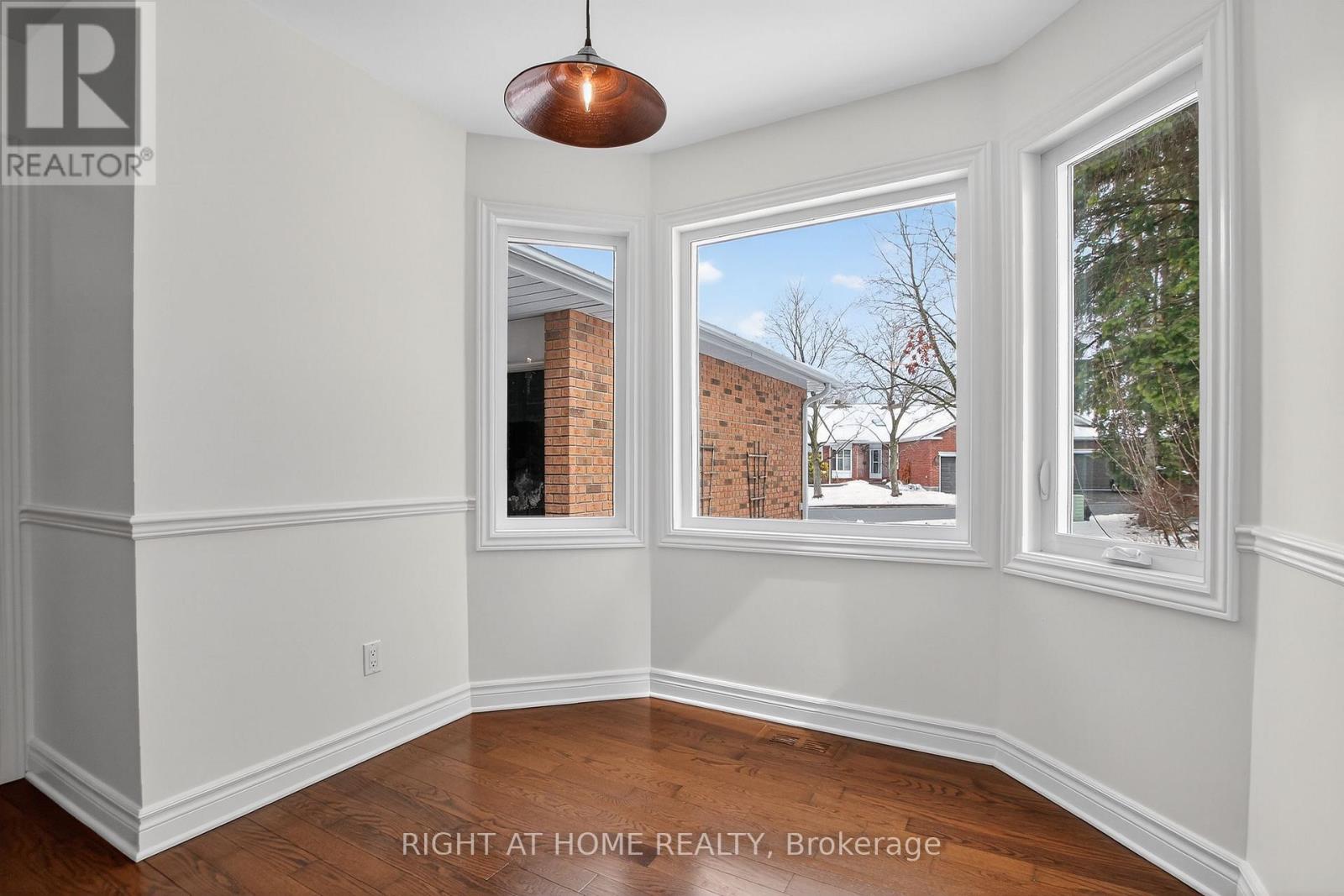 100 Darlington Private W, Ottawa, Ontario  K1V 0X8 - Photo 5 - X12899540