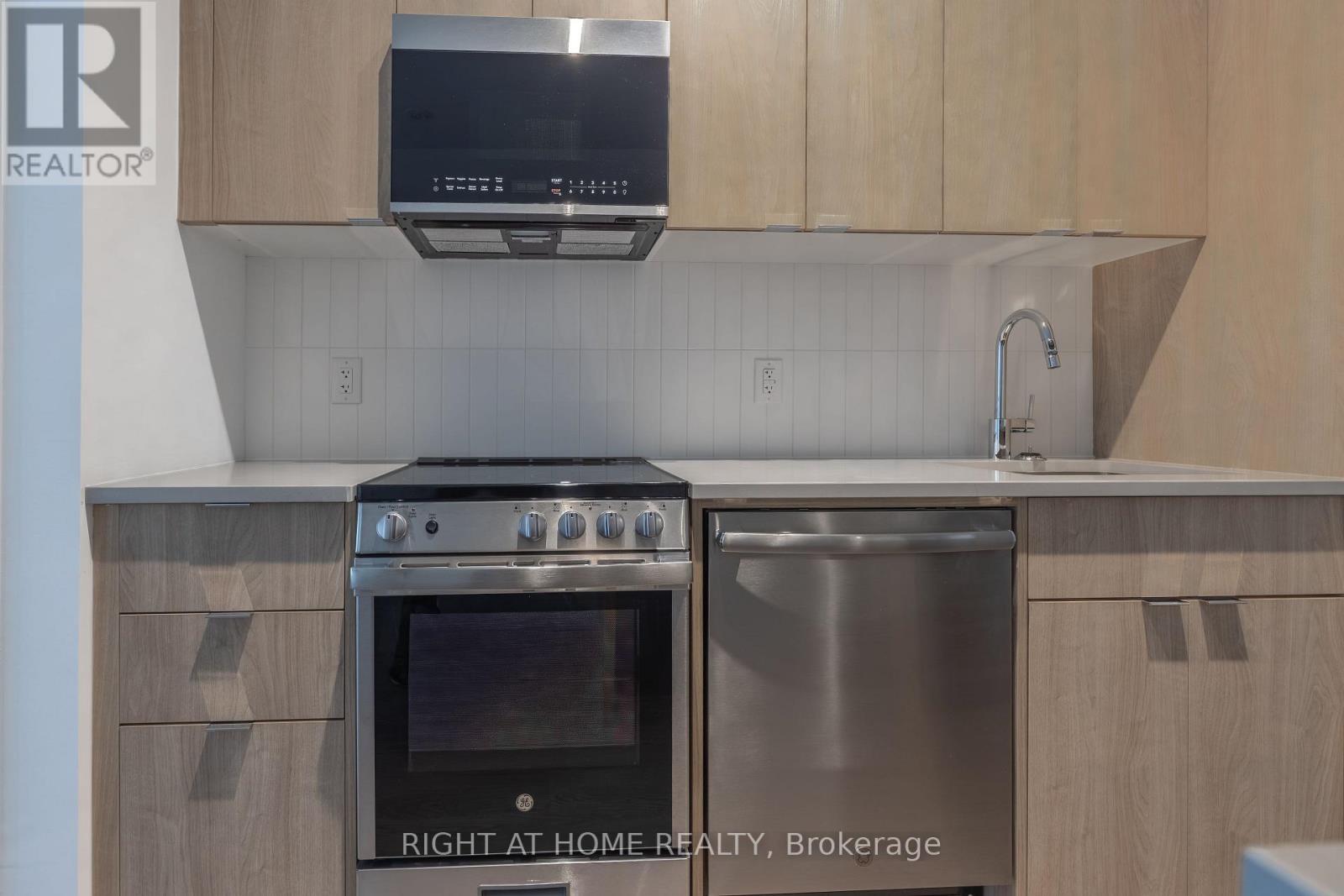 402 - 1660 Bloor Street W, Toronto, Ontario  M6P 0C6 - Photo 14 - W12891572