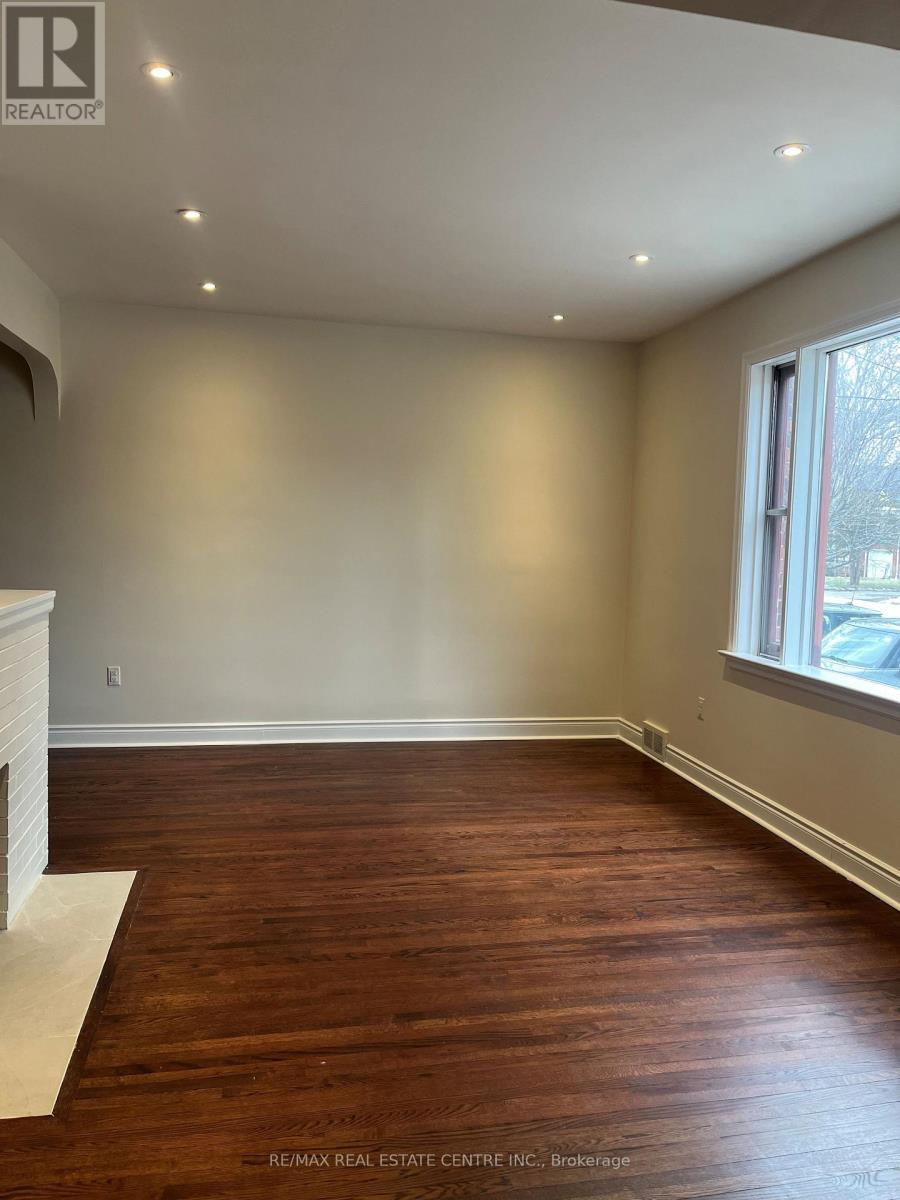 51 Inglewood Drive, Mississauga (Mineola), Ontario  L5G 1X7 - Photo 8 - W12900042