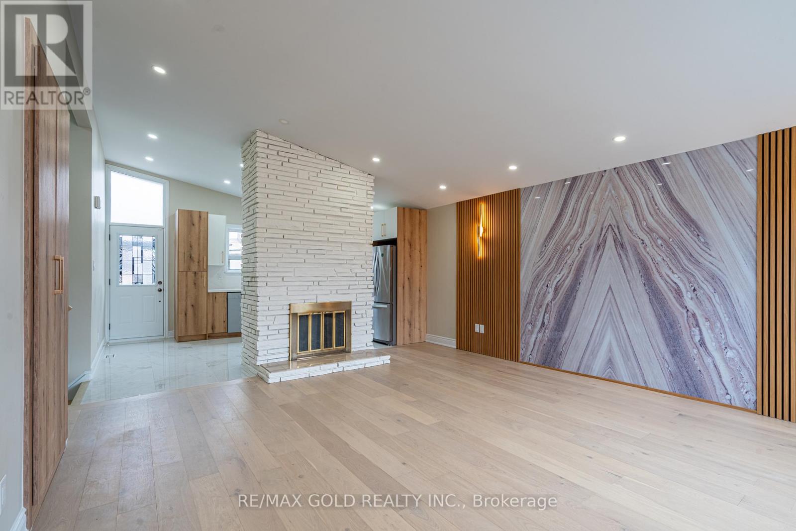 15 Athlone Avenue, Brampton, Ontario  L6T 2N5 - Photo 3 - W12895790