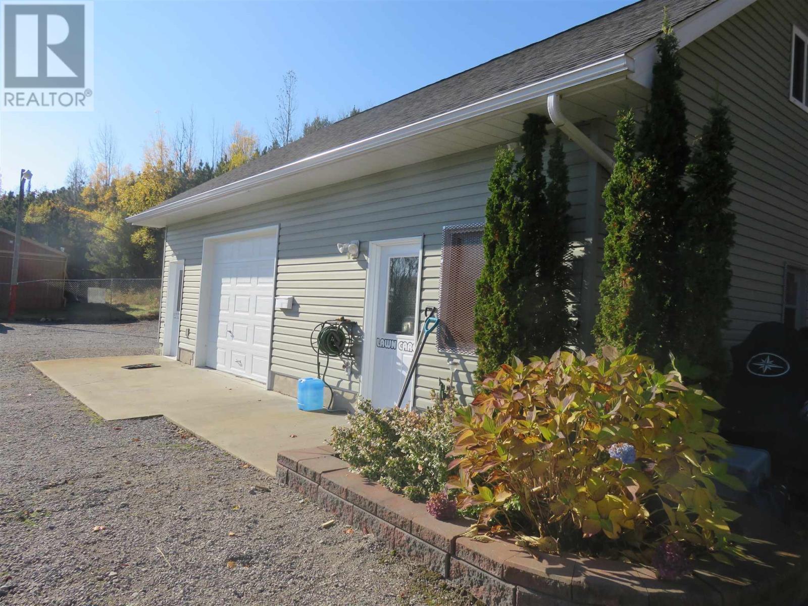 60 Hergott Ave, Elliot Lake, Ontario  P5A 3A8 - Photo 6 - SM253227