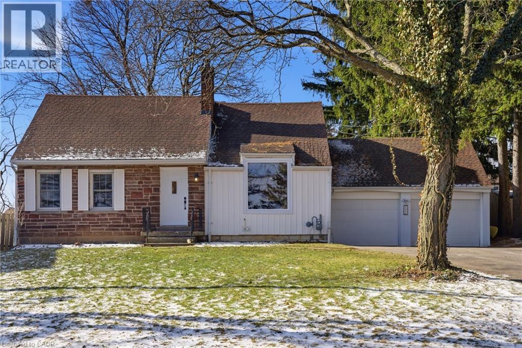 <div class="slider-price">$899,899</div><p>235 Sanatorium Road, Hamilton, Ontario</p>