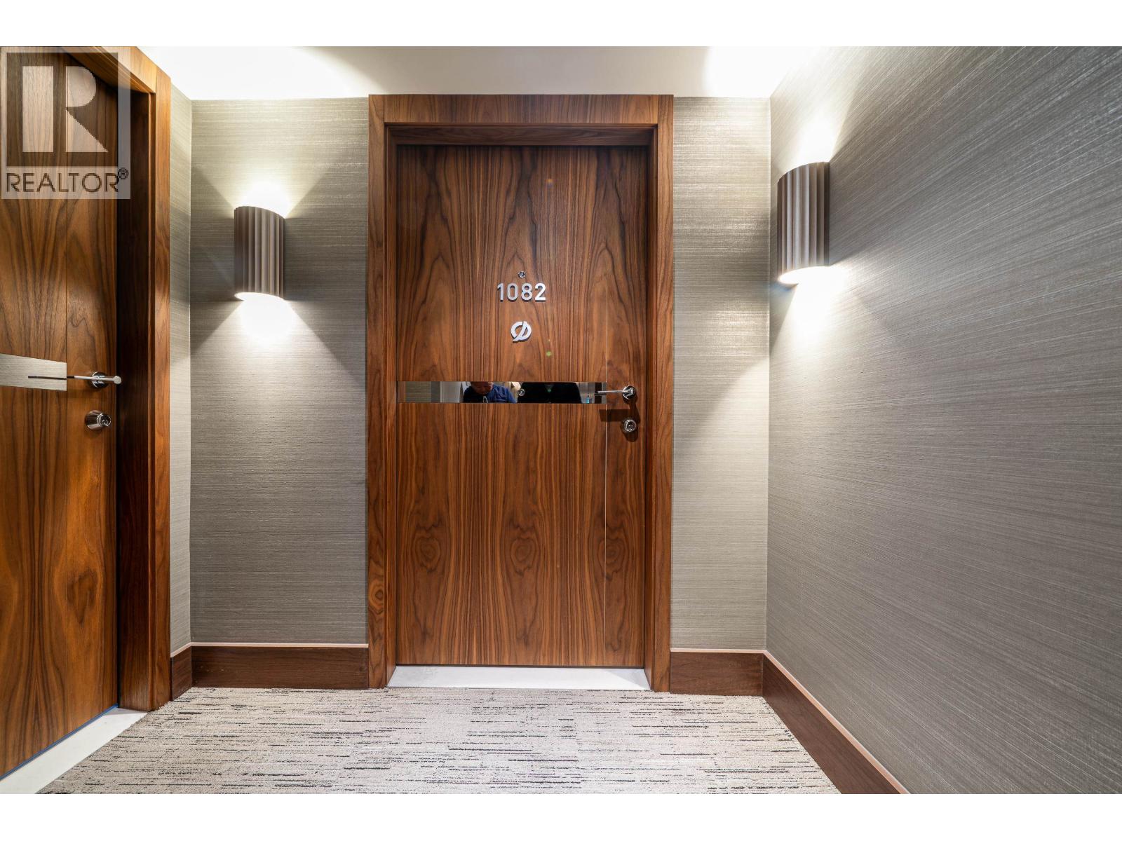 1082 8608 Hazelbridge Way, Richmond, British Columbia  V6X 0W2 - Photo 3 - R3101209