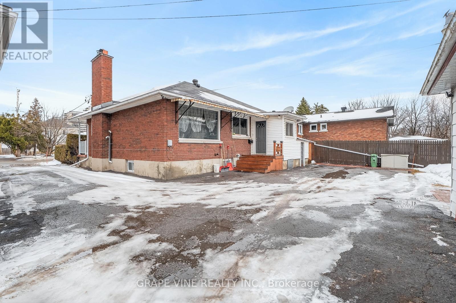 102 Donald Street, Ottawa, Ontario  K1K 1N2 - Photo 5 - X12900310