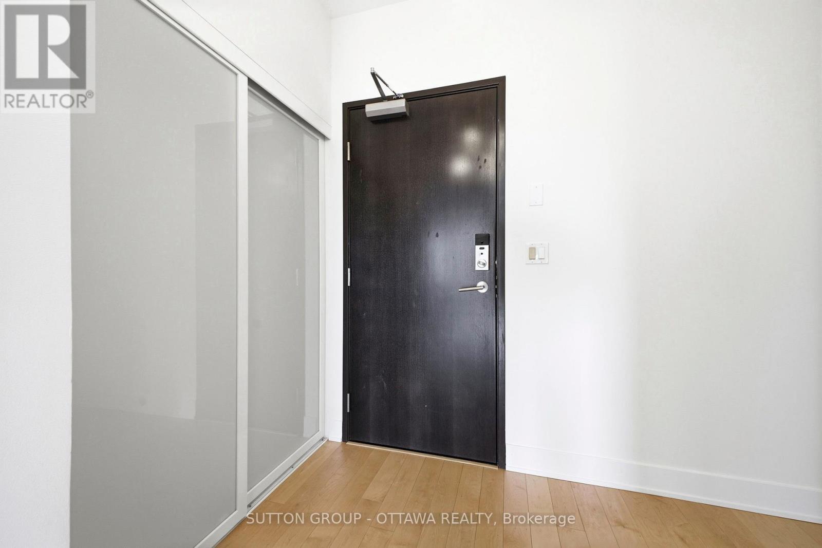 1102 - 1035 Bank Street, Ottawa, Ontario  K1S 5K3 - Photo 2 - X12900358