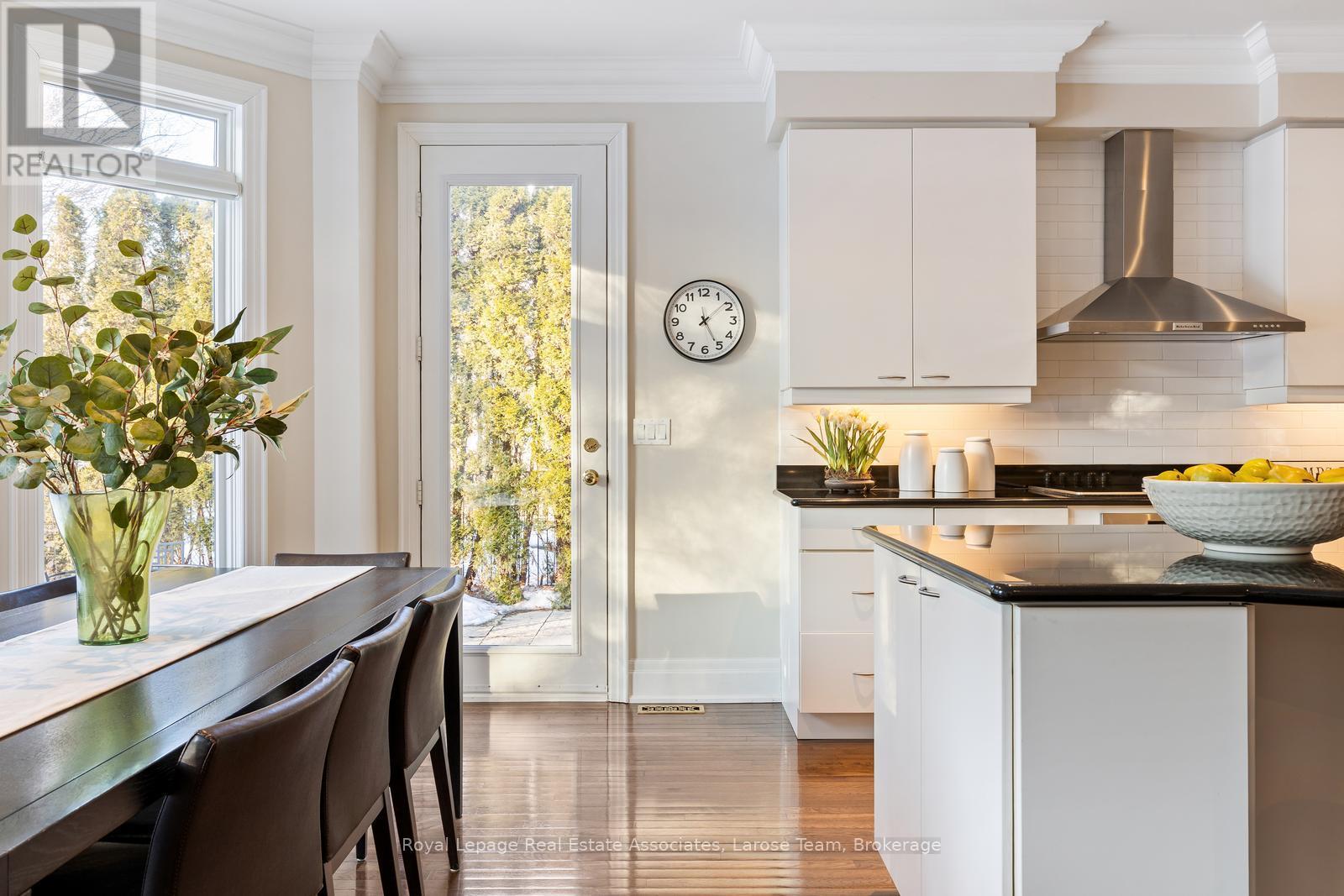 562 Gladwyne Court, Mississauga, Ontario  L5H 4L4 - Photo 19 - W12856138