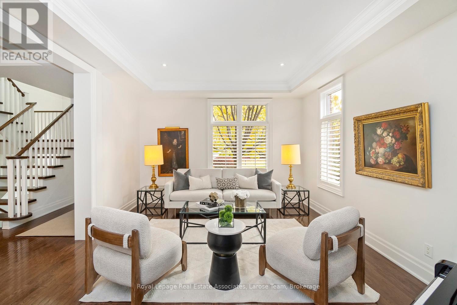 562 Gladwyne Court, Mississauga, Ontario  L5H 4L4 - Photo 7 - W12856138