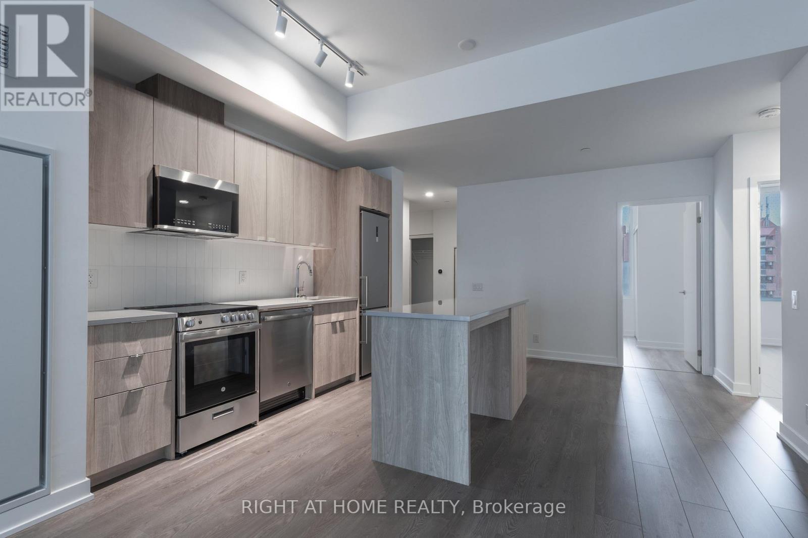 402 - 1660 Bloor Street W, Toronto, Ontario  M6P 0C6 - Photo 12 - W12891630