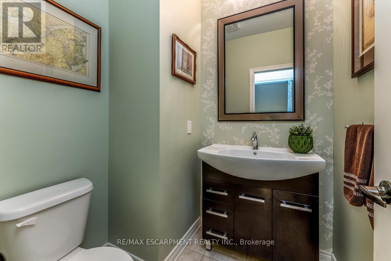 1203 Lorne Park Road, Mississauga, Ontario  L5H 3A7 - Photo 13 - W12900268