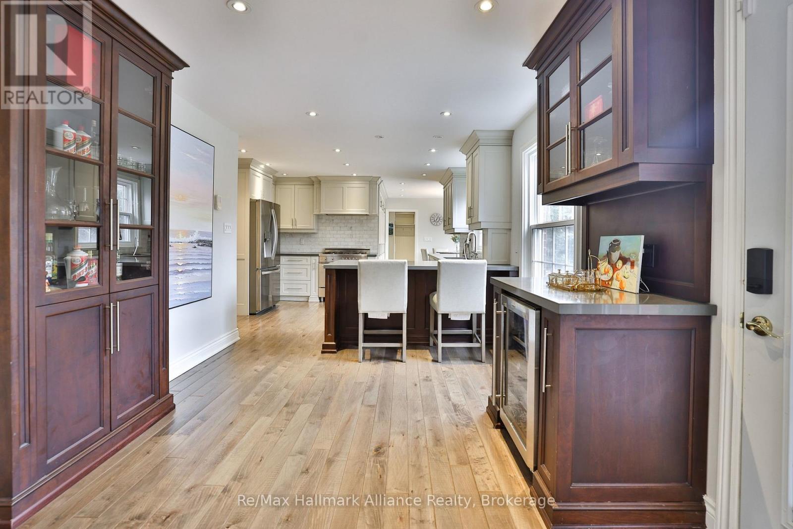 1335 Cambridge Drive, Oakville (Mo Morrison), Ontario  L6J 1S4 - Photo 10 - W12899502