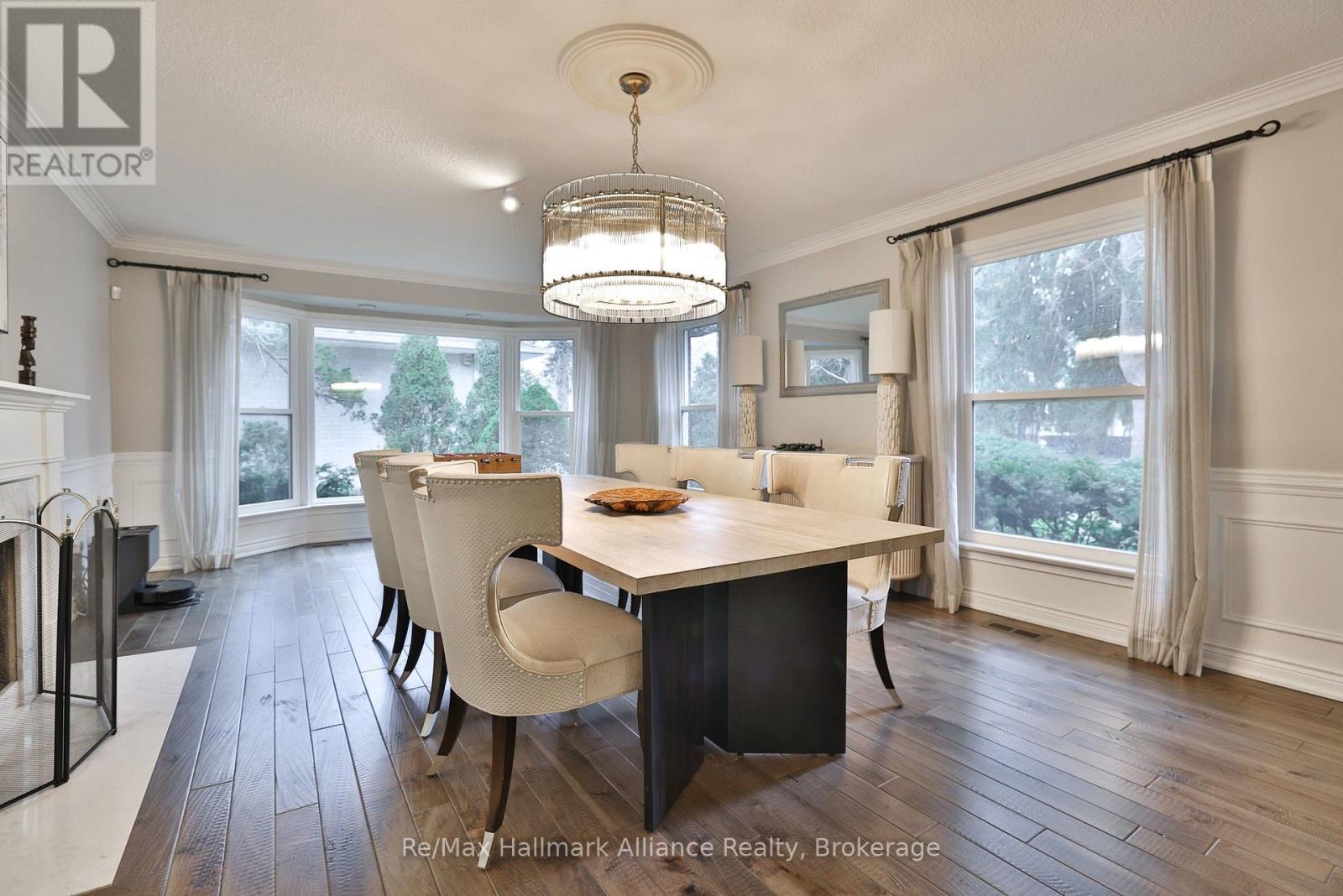 1335 Cambridge Drive, Oakville (Mo Morrison), Ontario  L6J 1S4 - Photo 6 - W12899502