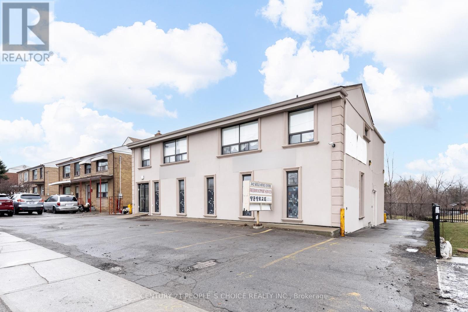 3042 KEELE STREET, Toronto, Ontario