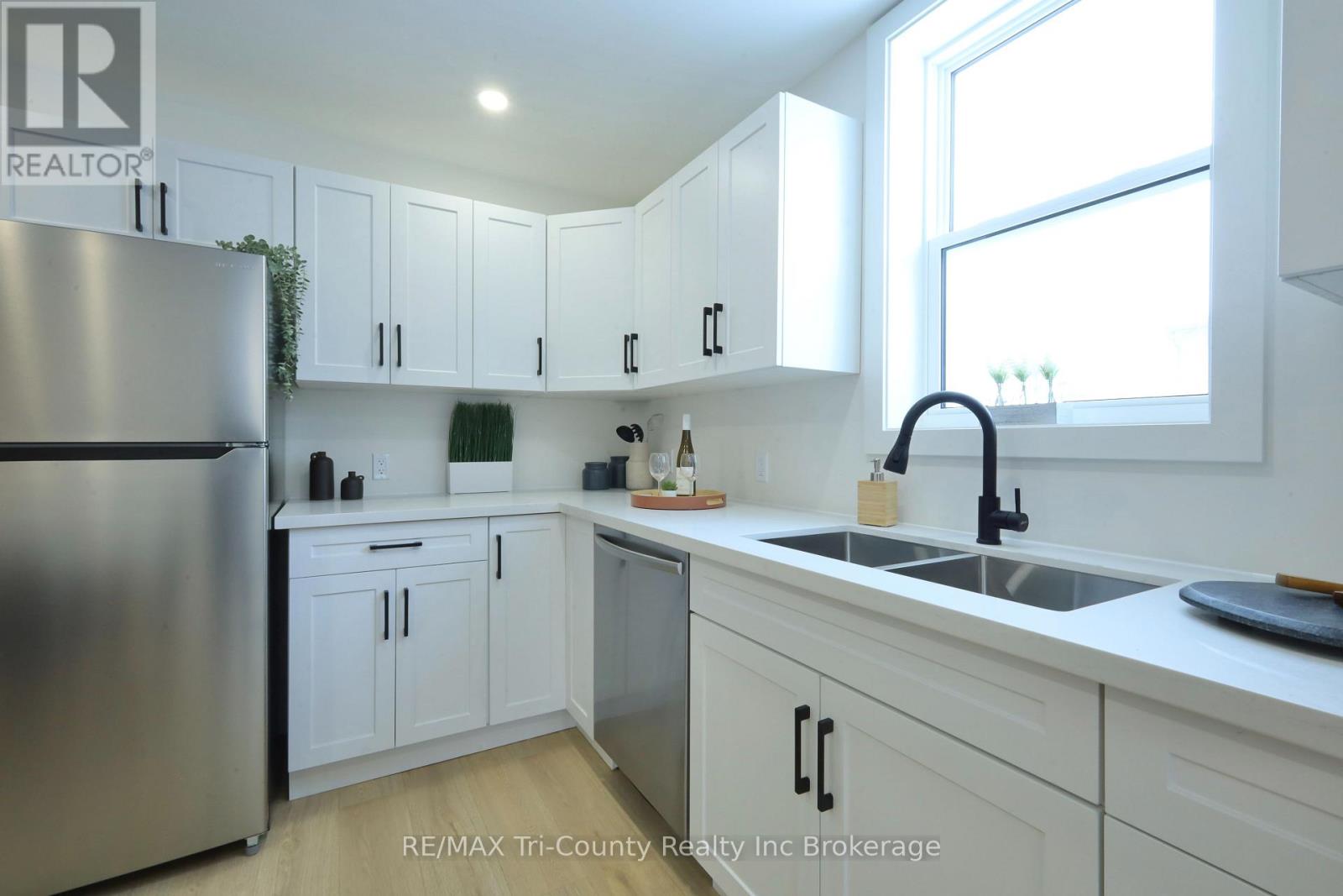 12 Mariam Street, St. Thomas, Ontario  N5P 1W8 - Photo 5 - X12900564