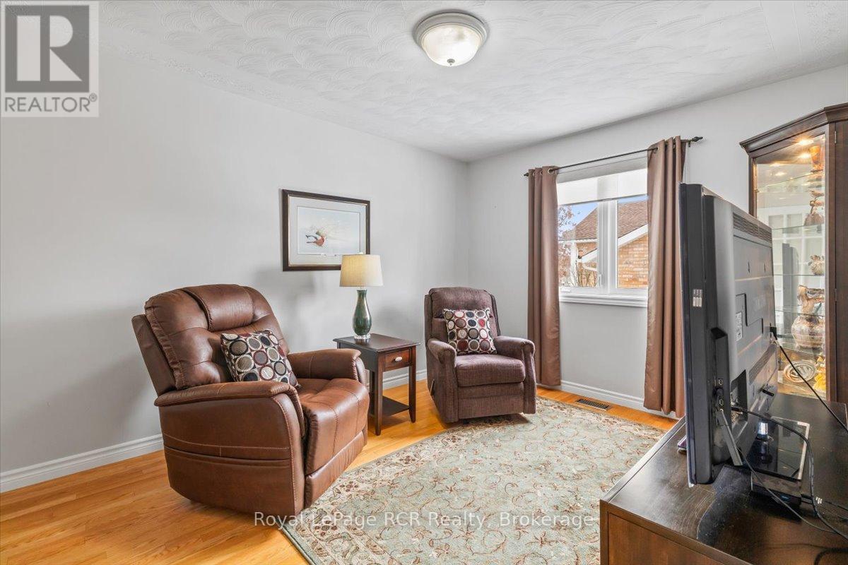 393 1st Street S, Hanover, Ontario  N4N 3T8 - Photo 17 - X12900482