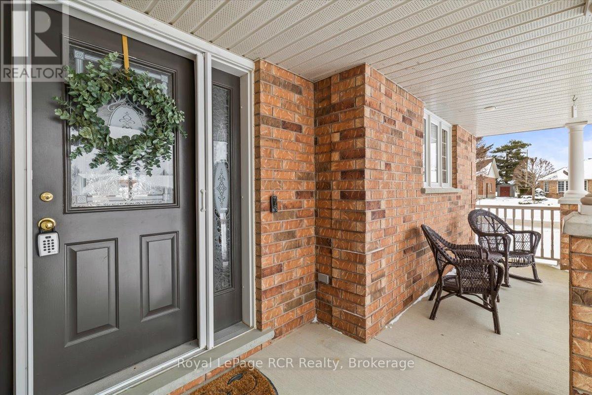 393 1st Street S, Hanover, Ontario  N4N 3T8 - Photo 2 - X12900482