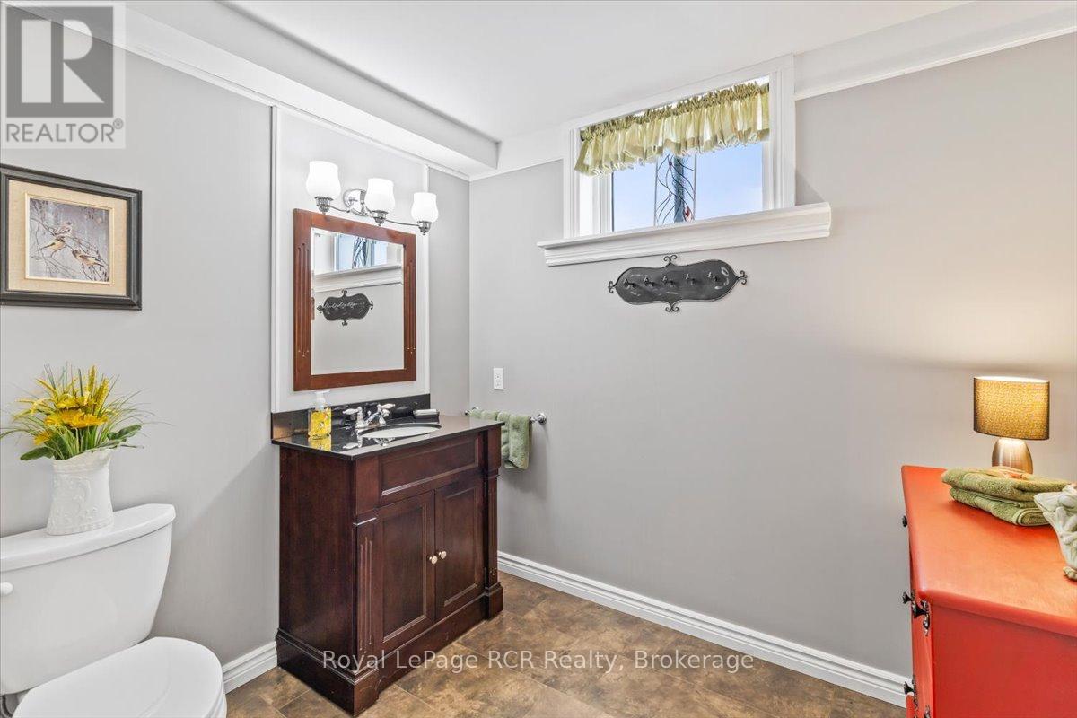 393 1st Street S, Hanover, Ontario  N4N 3T8 - Photo 24 - X12900482