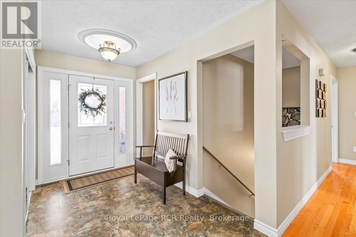 393 1st Street S, Hanover, Ontario  N4N 3T8 - Photo 3 - X12900482