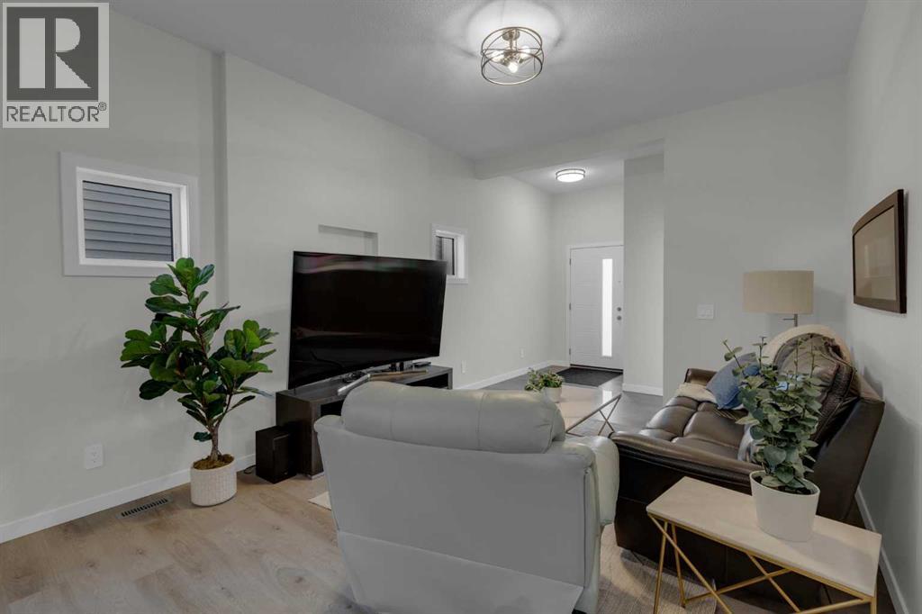 812 Reynolds Manor SW, Airdrie, Alberta  T4B 5G2 - Photo 4 - A2287244