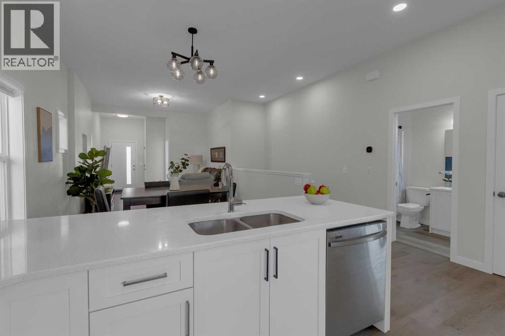 812 Reynolds Manor SW, Airdrie, Alberta  T4B 5G2 - Photo 10 - A2287244