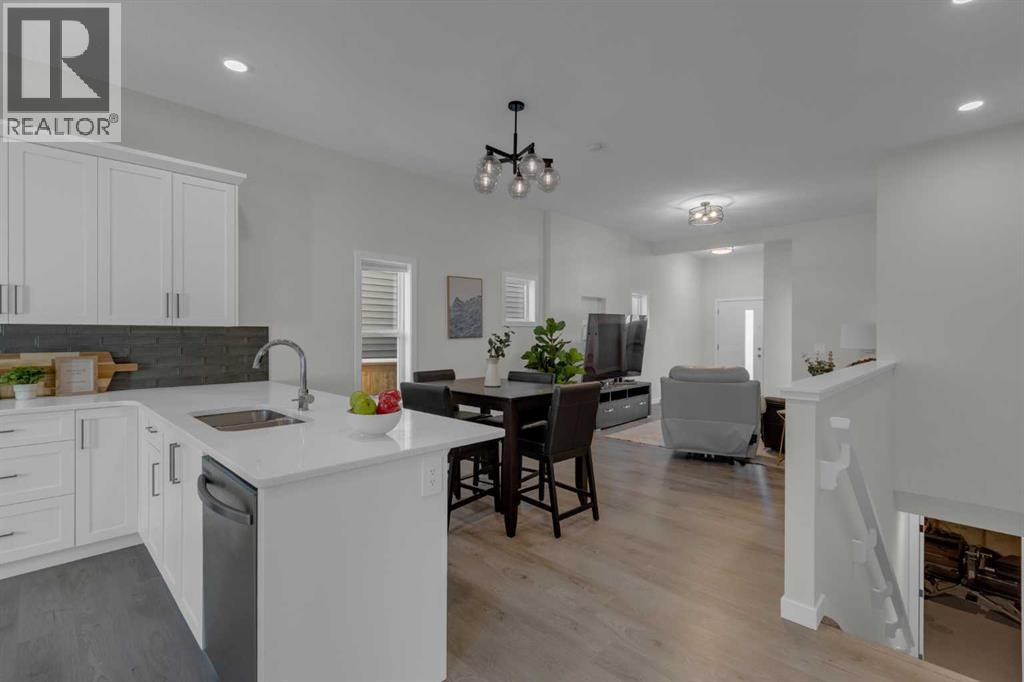 812 Reynolds Manor SW, Airdrie, Alberta  T4B 5G2 - Photo 11 - A2287244