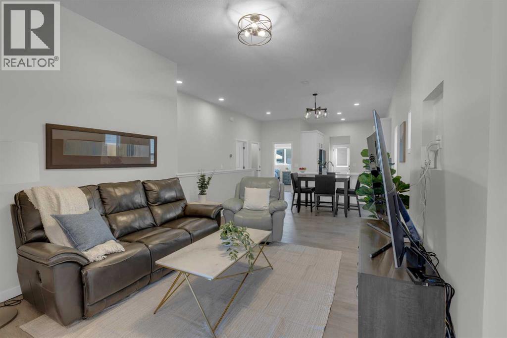 812 Reynolds Manor SW, Airdrie, Alberta  T4B 5G2 - Photo 3 - A2287244