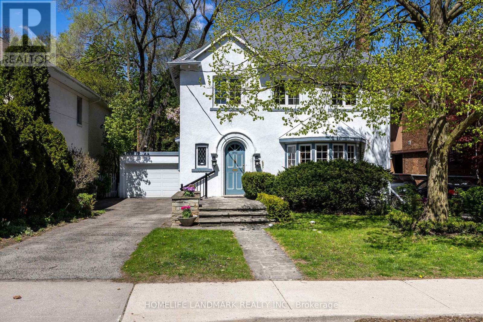 241 FOREST HILL ROAD, Toronto, Ontario