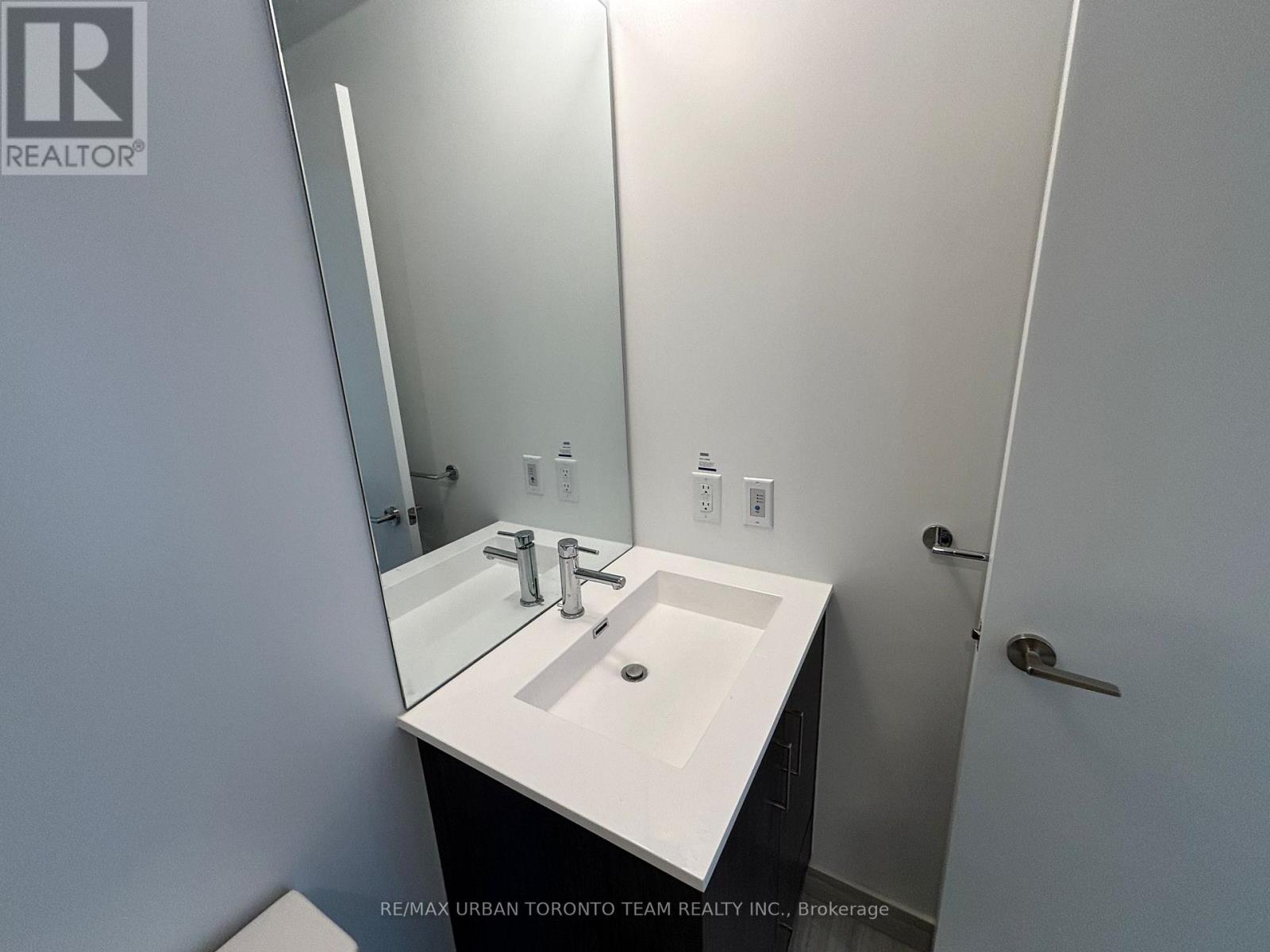 2608 - 180 Front Street E, Toronto (Moss Park), Ontario  M5A 0K9 - Photo 12 - C12900536