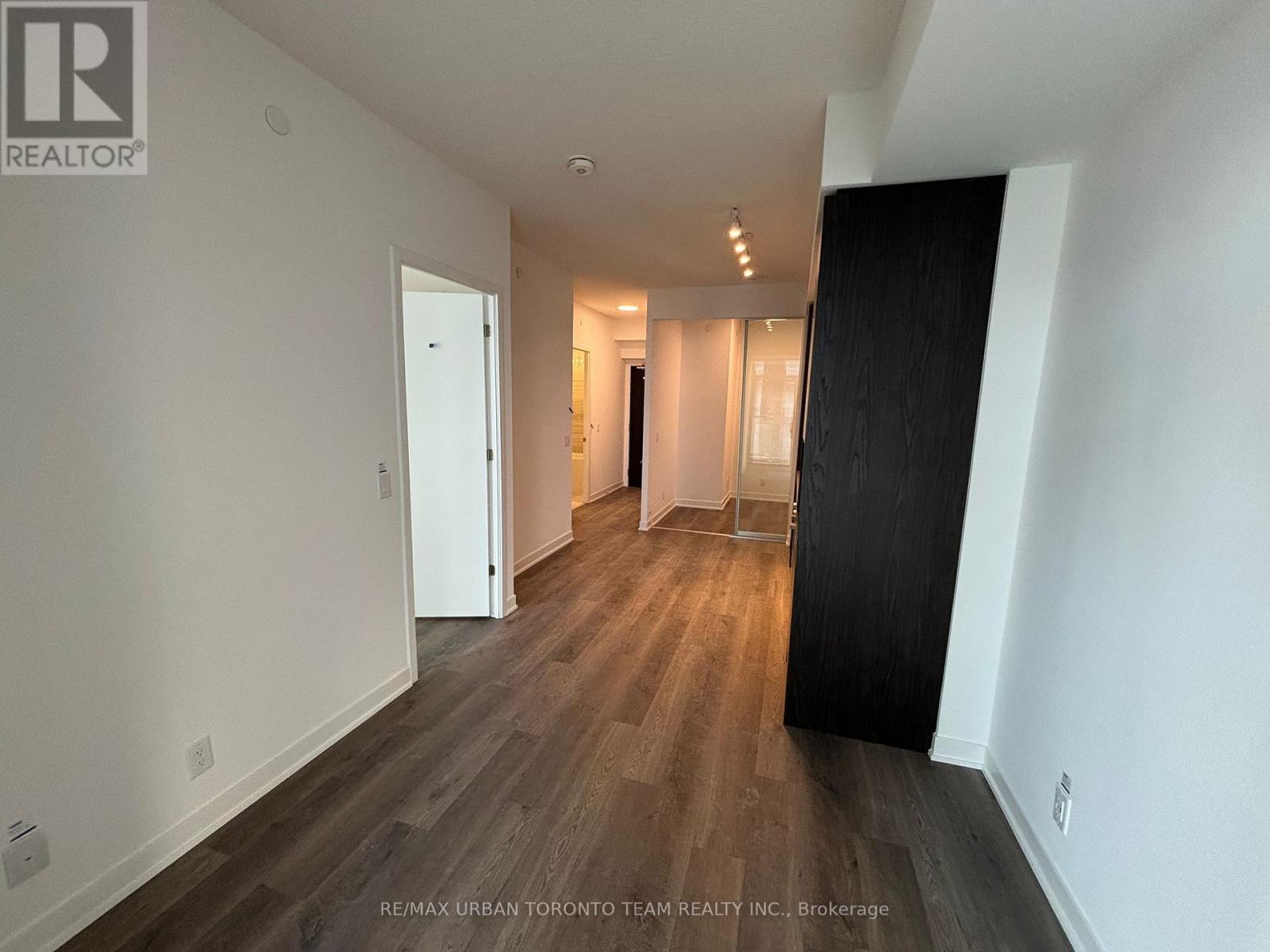 2608 - 180 Front Street E, Toronto (Moss Park), Ontario  M5A 0K9 - Photo 3 - C12900536