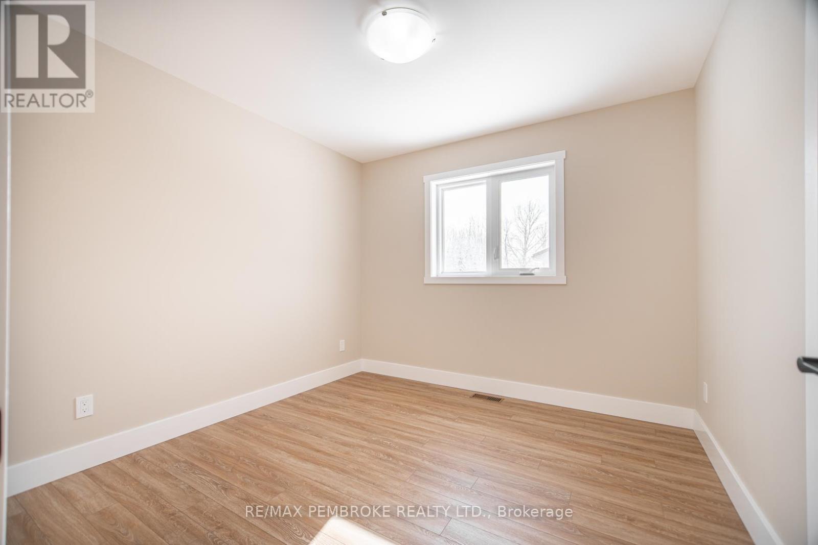 95 Mud Lake Rd. Road, Laurentian Valley, Ontario  K8A 6W4 - Photo 10 - X12900446