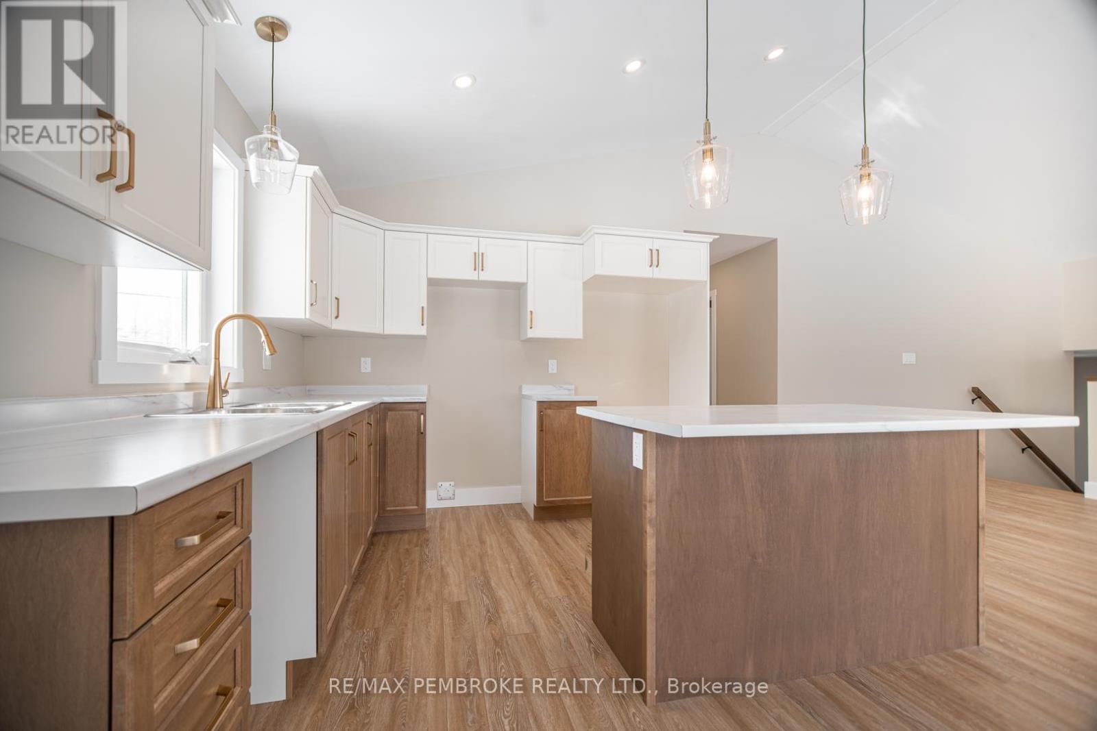 95 Mud Lake Rd. Road, Laurentian Valley, Ontario  K8A 6W4 - Photo 14 - X12900446