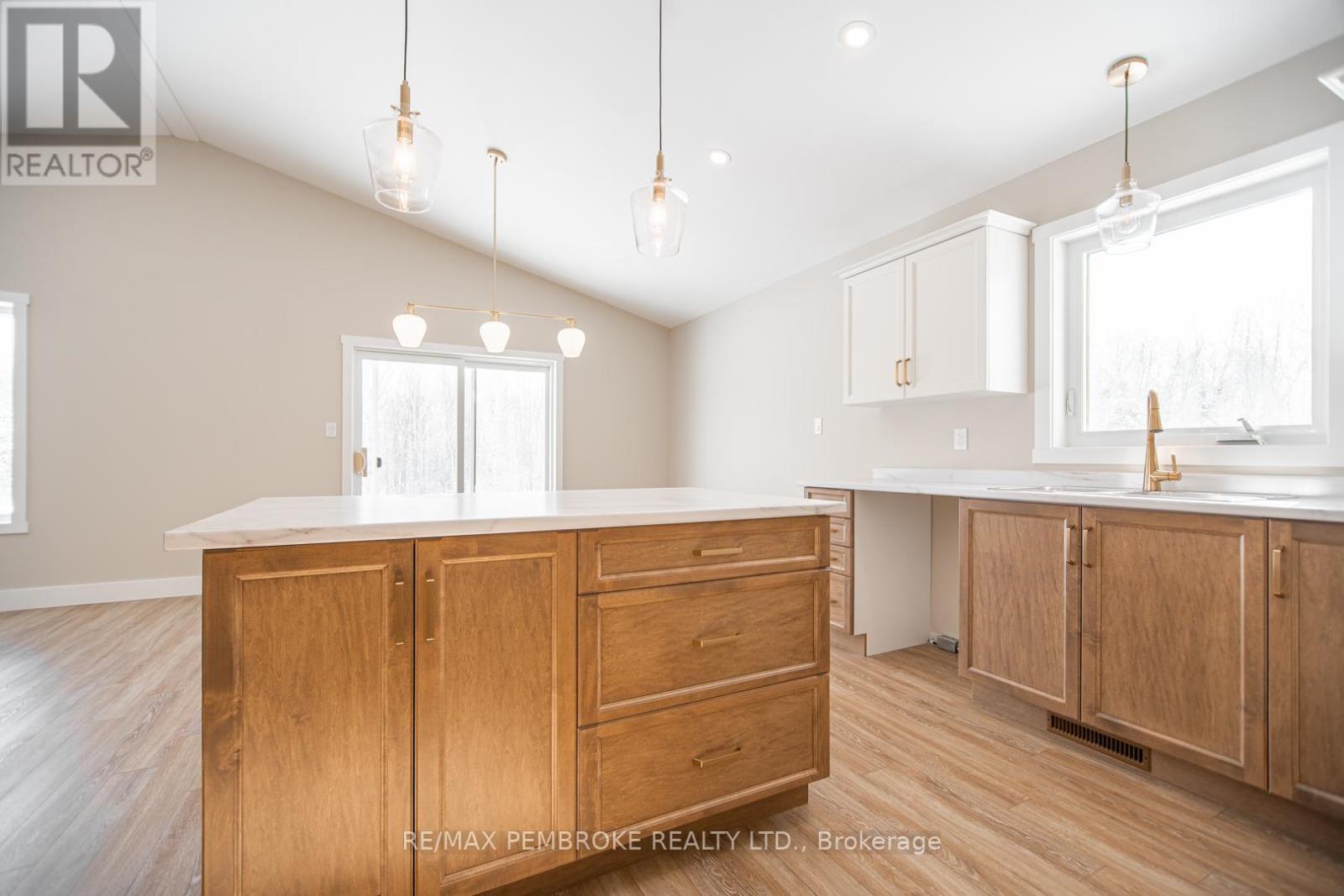 95 Mud Lake Rd. Road, Laurentian Valley, Ontario  K8A 6W4 - Photo 17 - X12900446