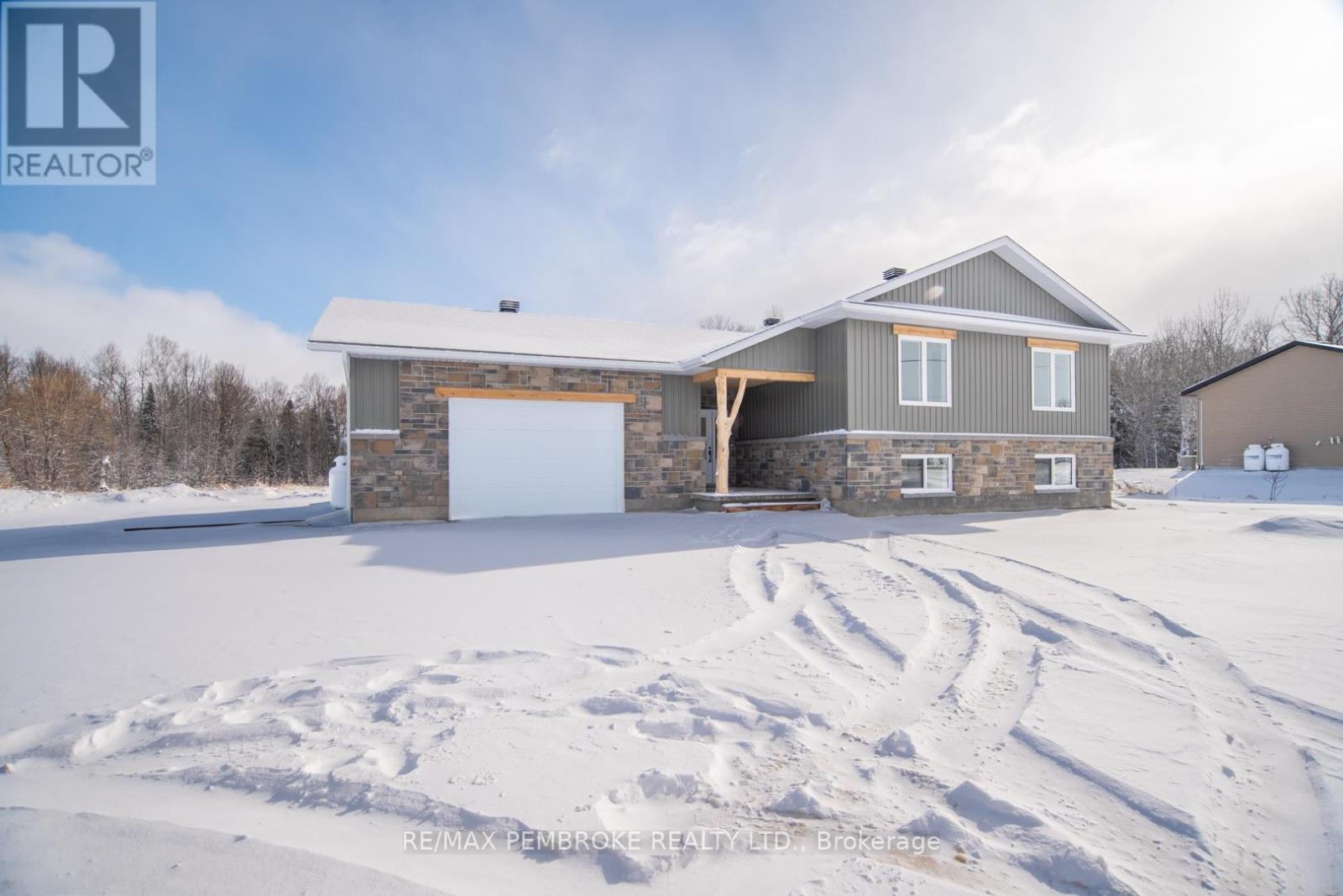 95 Mud Lake Rd. Road, Laurentian Valley, Ontario  K8A 6W4 - Photo 3 - X12900446