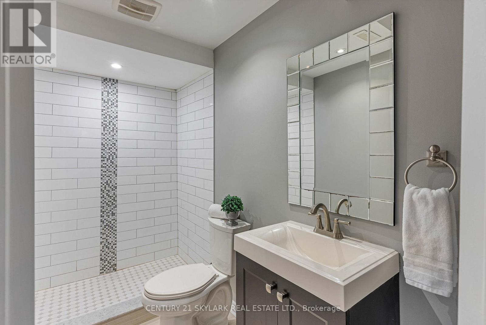 12 Carrington Place, Whitby, Ontario  L1R 3E9 - Photo 37 - E12900430